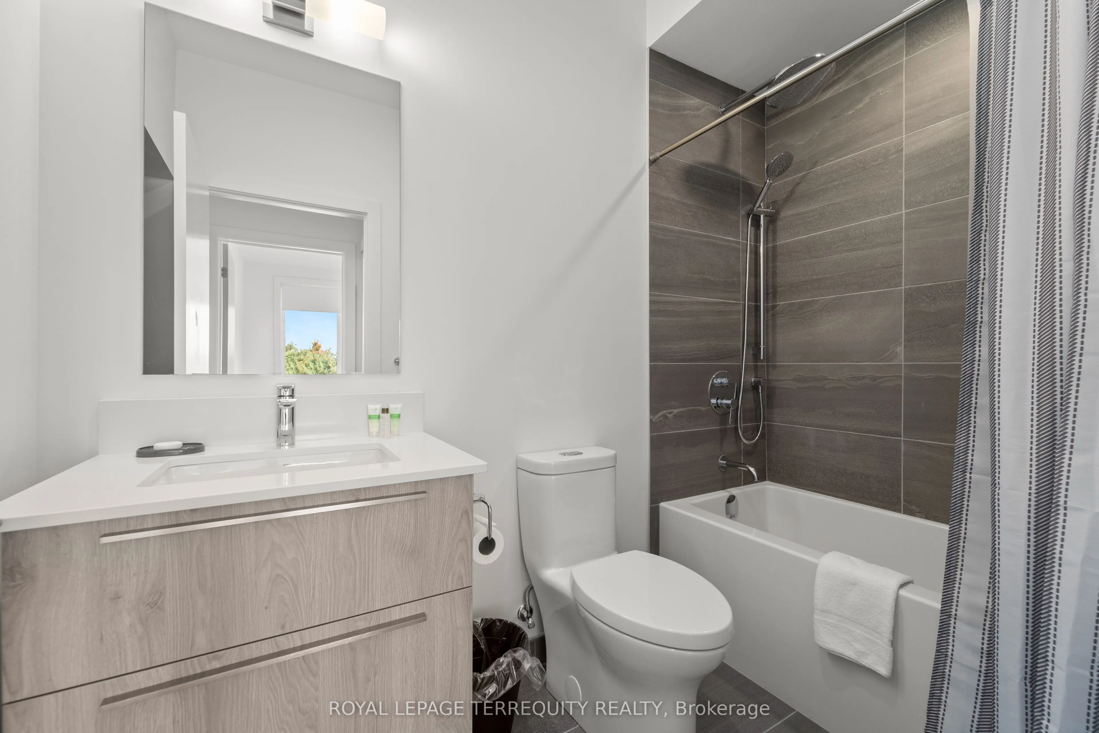 43 Rockmount Crescent