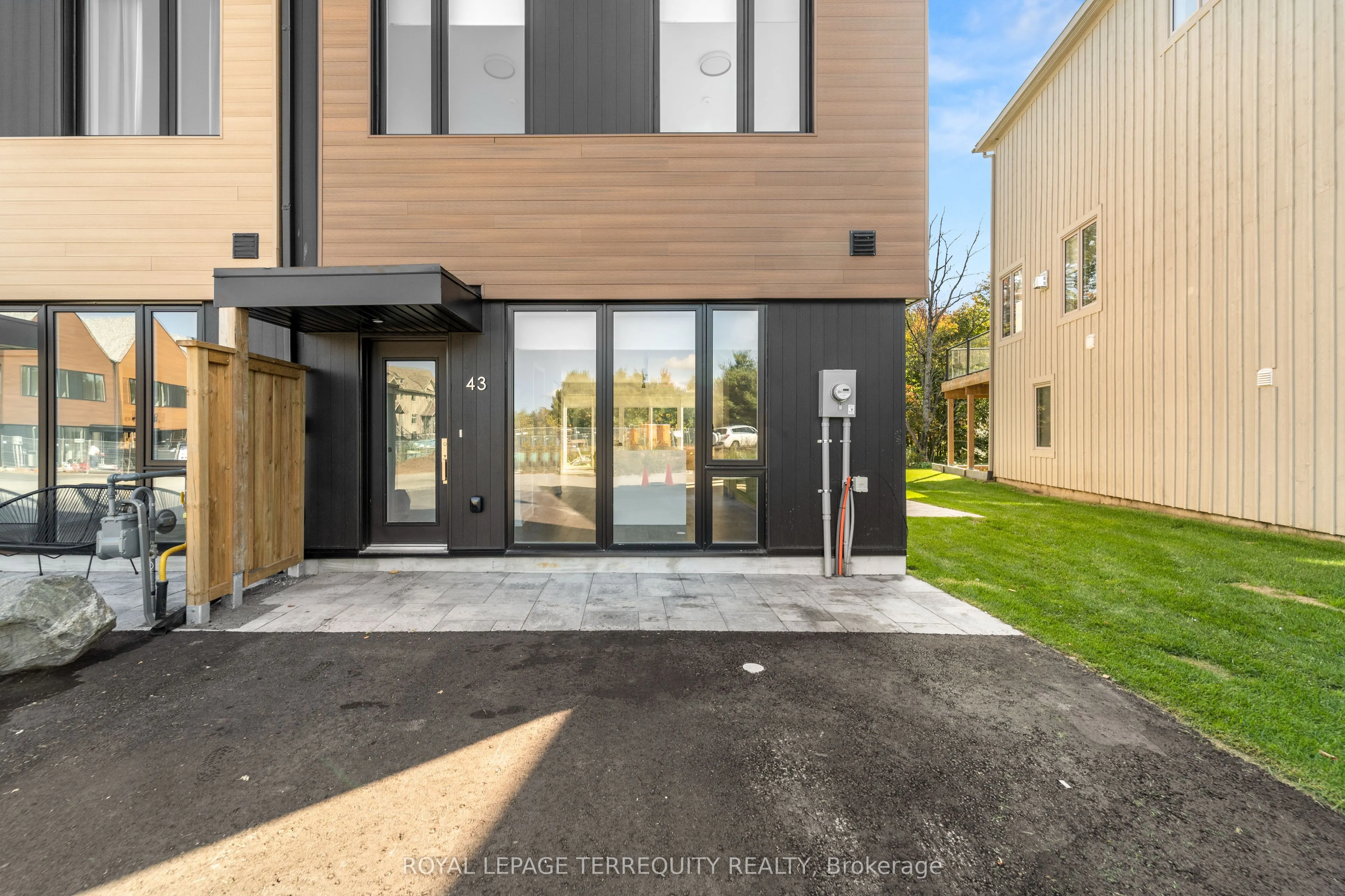 43 Rockmount Crescent