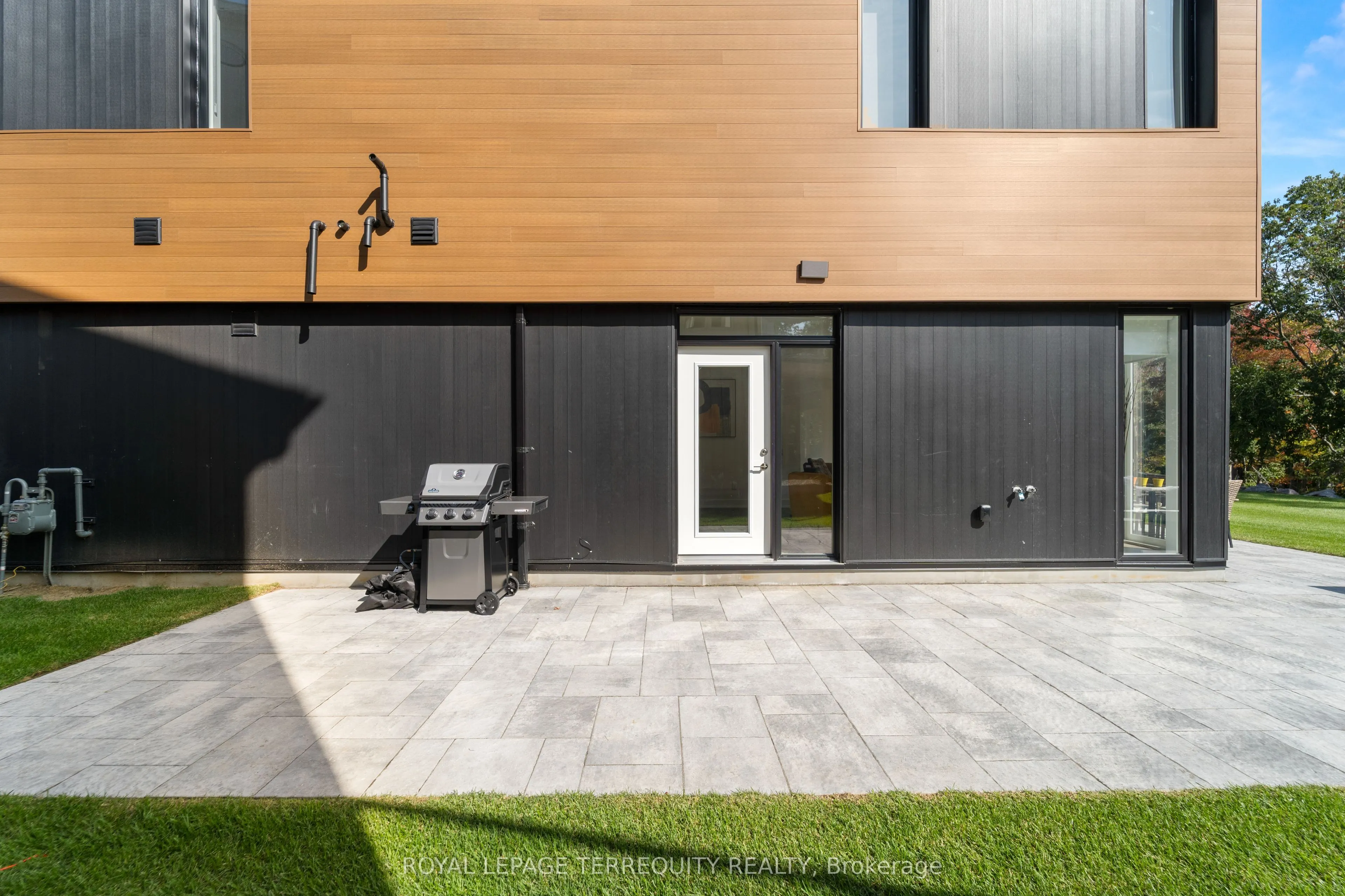43 Rockmount Crescent