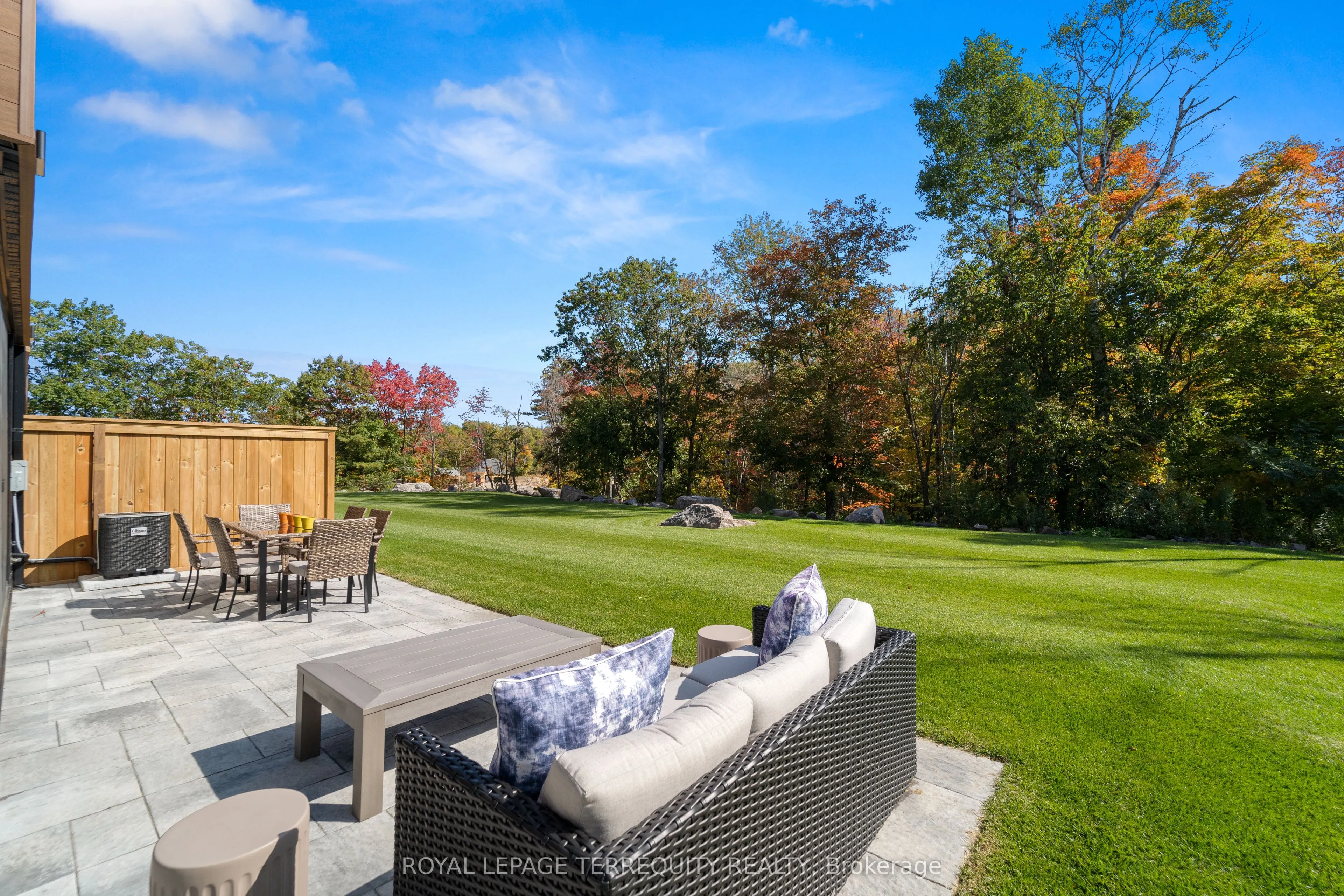 43 Rockmount Crescent