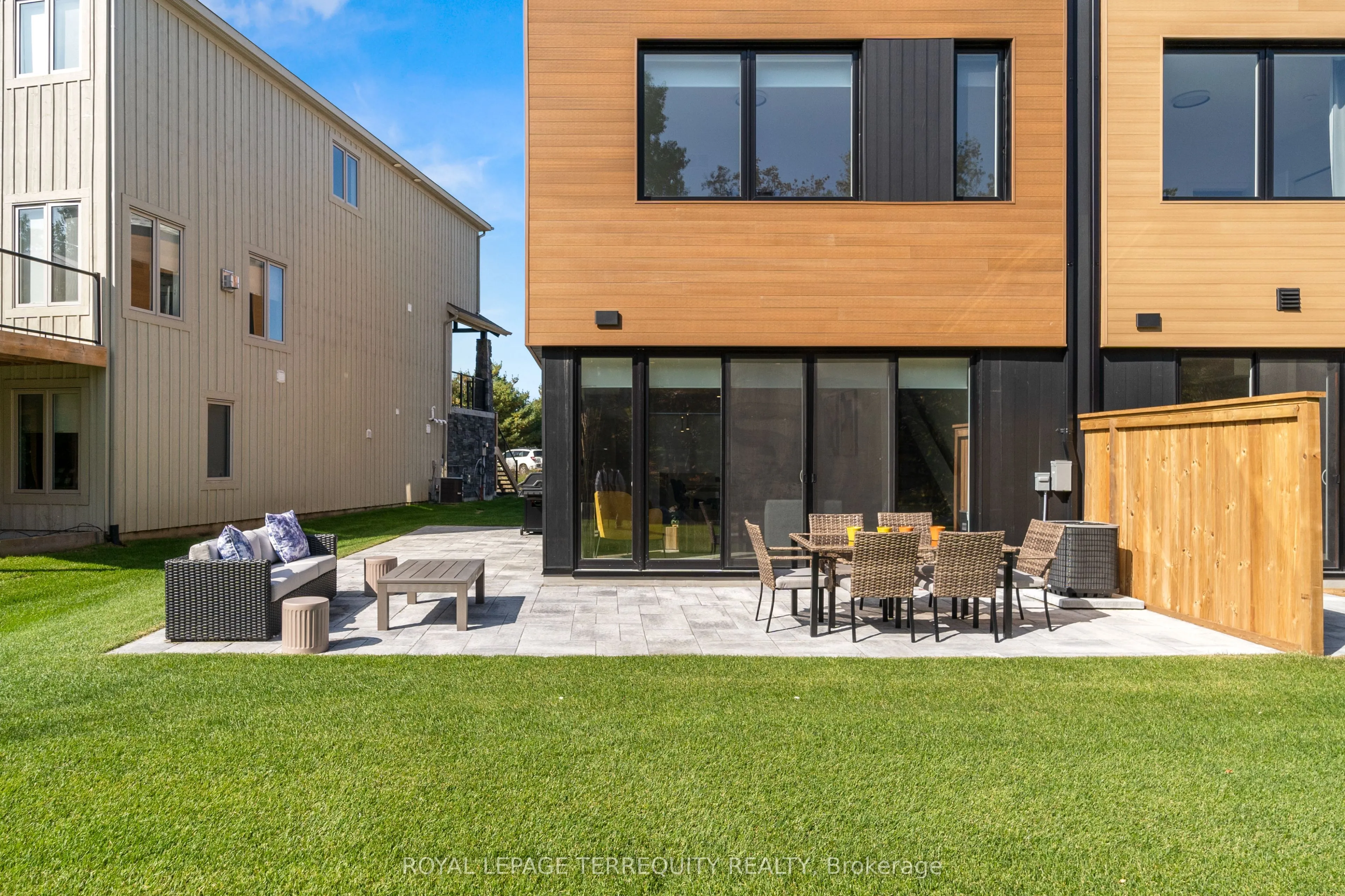 43 Rockmount Crescent