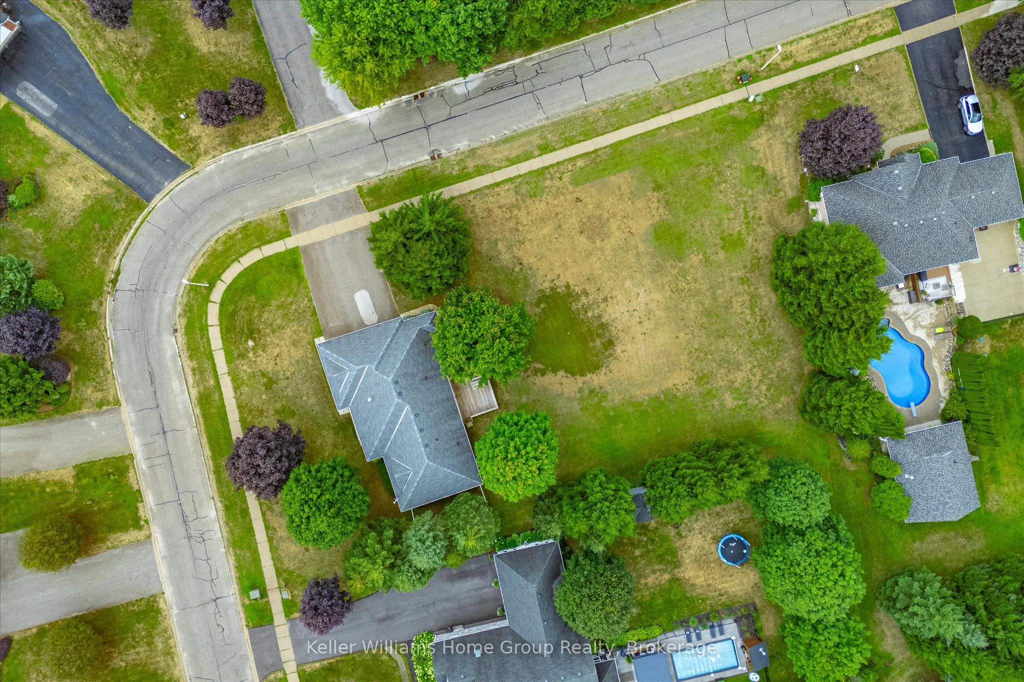 750 Dianne Crescent