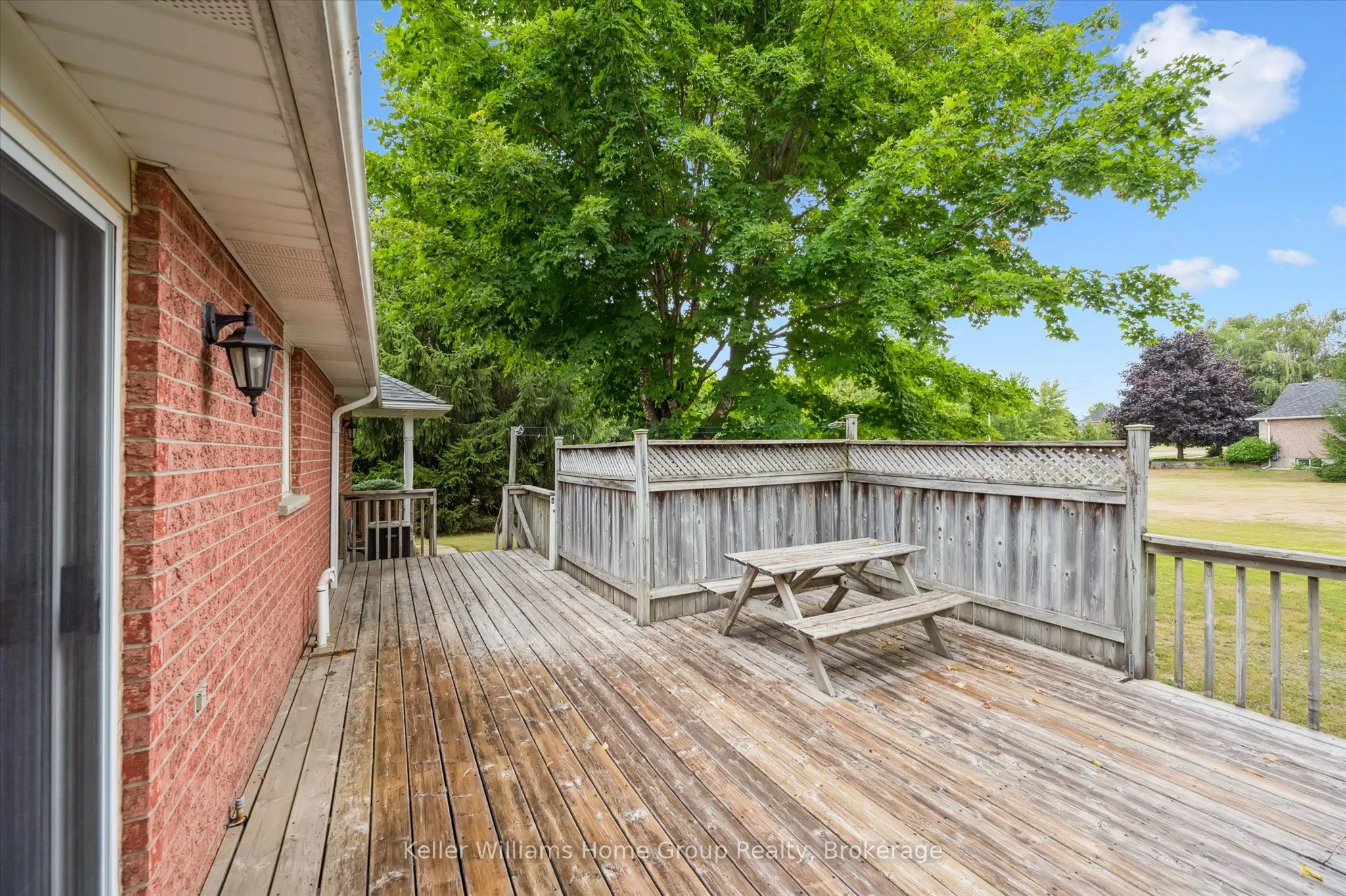 750 Dianne Crescent
