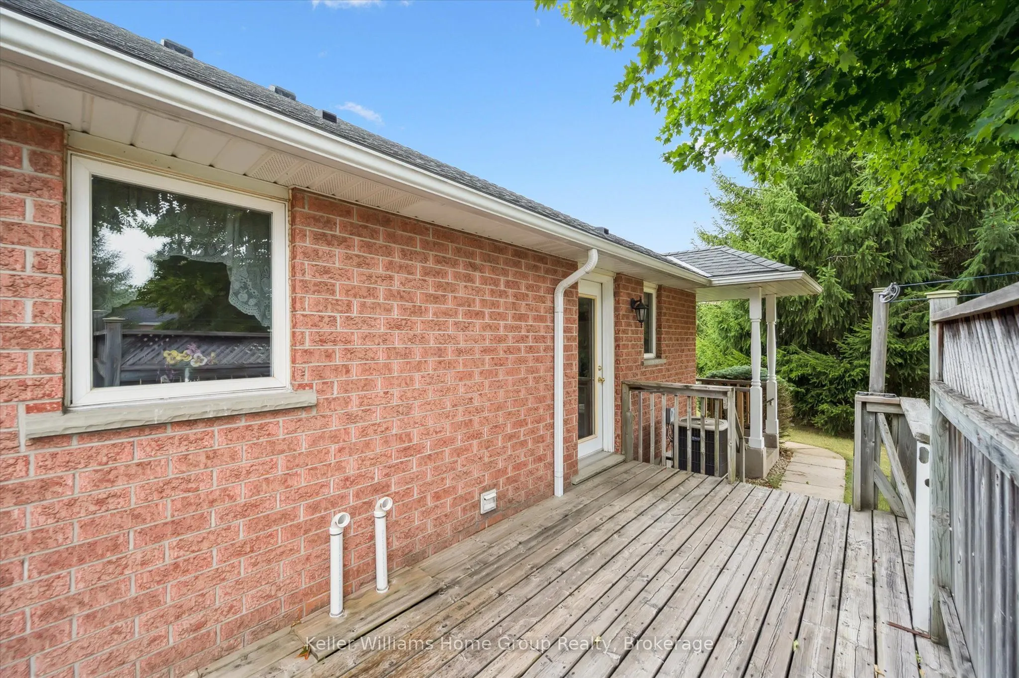 750 Dianne Crescent