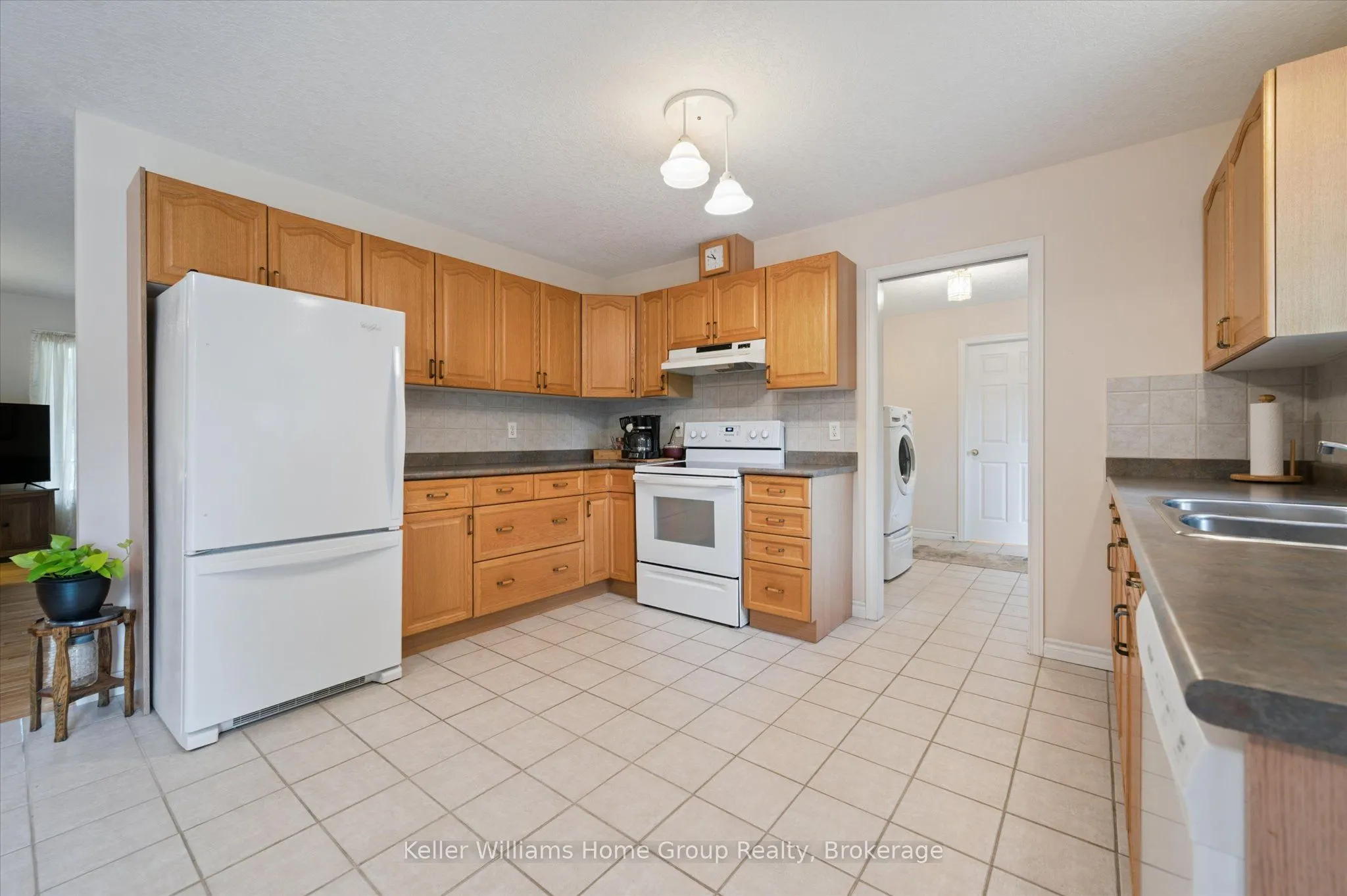 750 Dianne Crescent