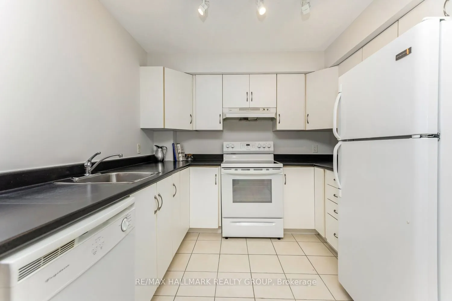 138 Somerset Street W, #502