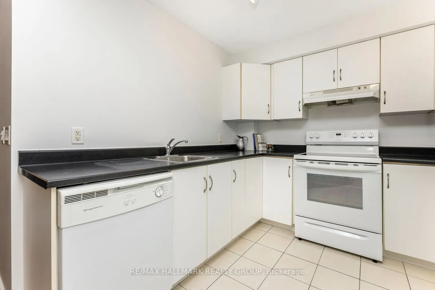 138 Somerset Street W, #502