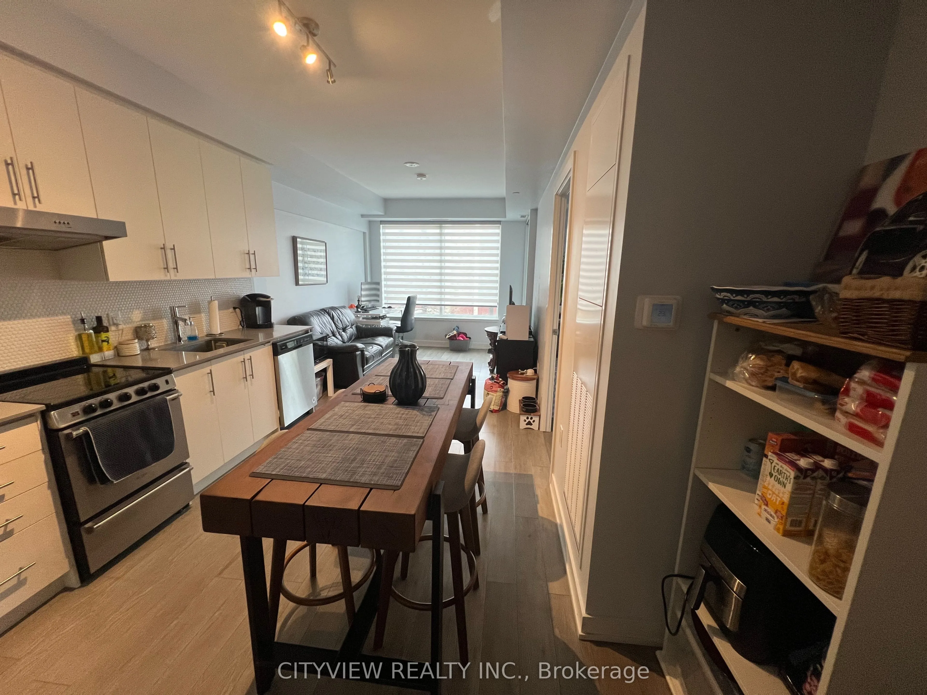 212 King william Street, #401