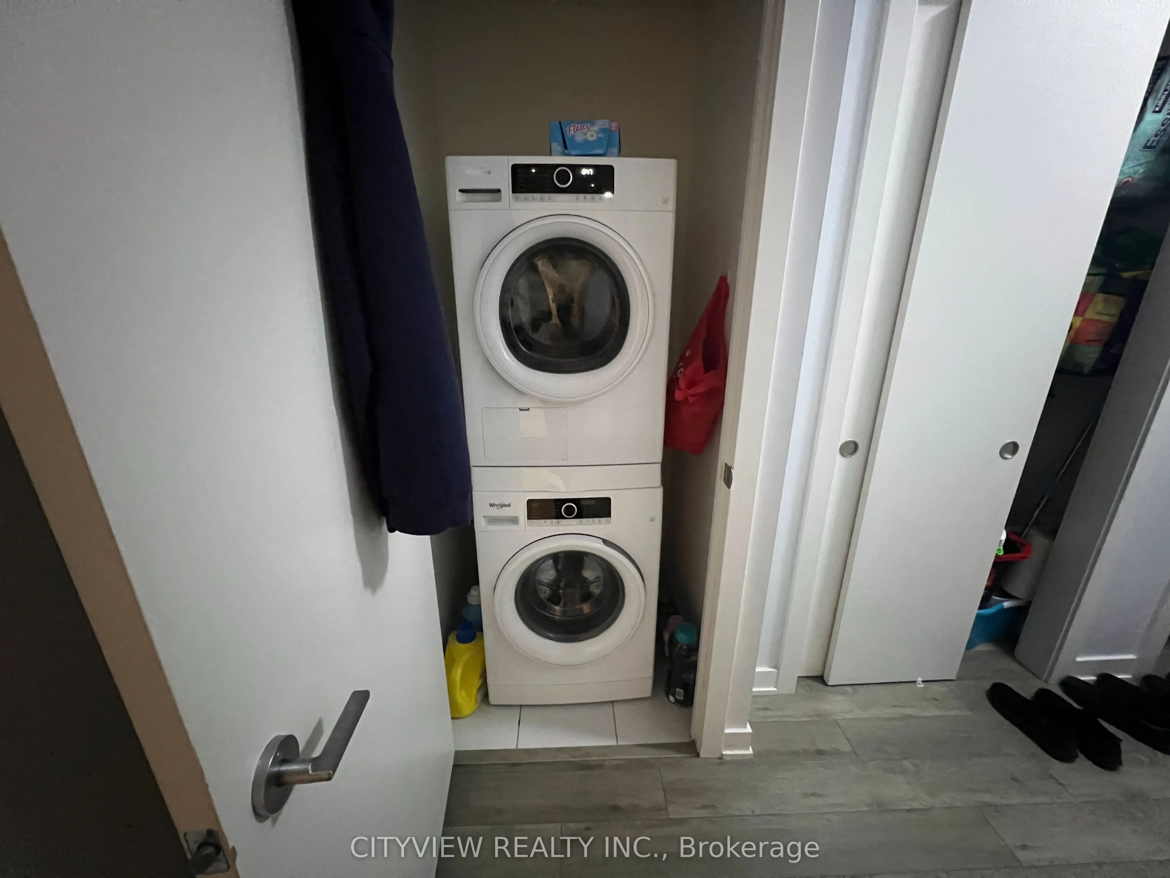212 King william Street, #401