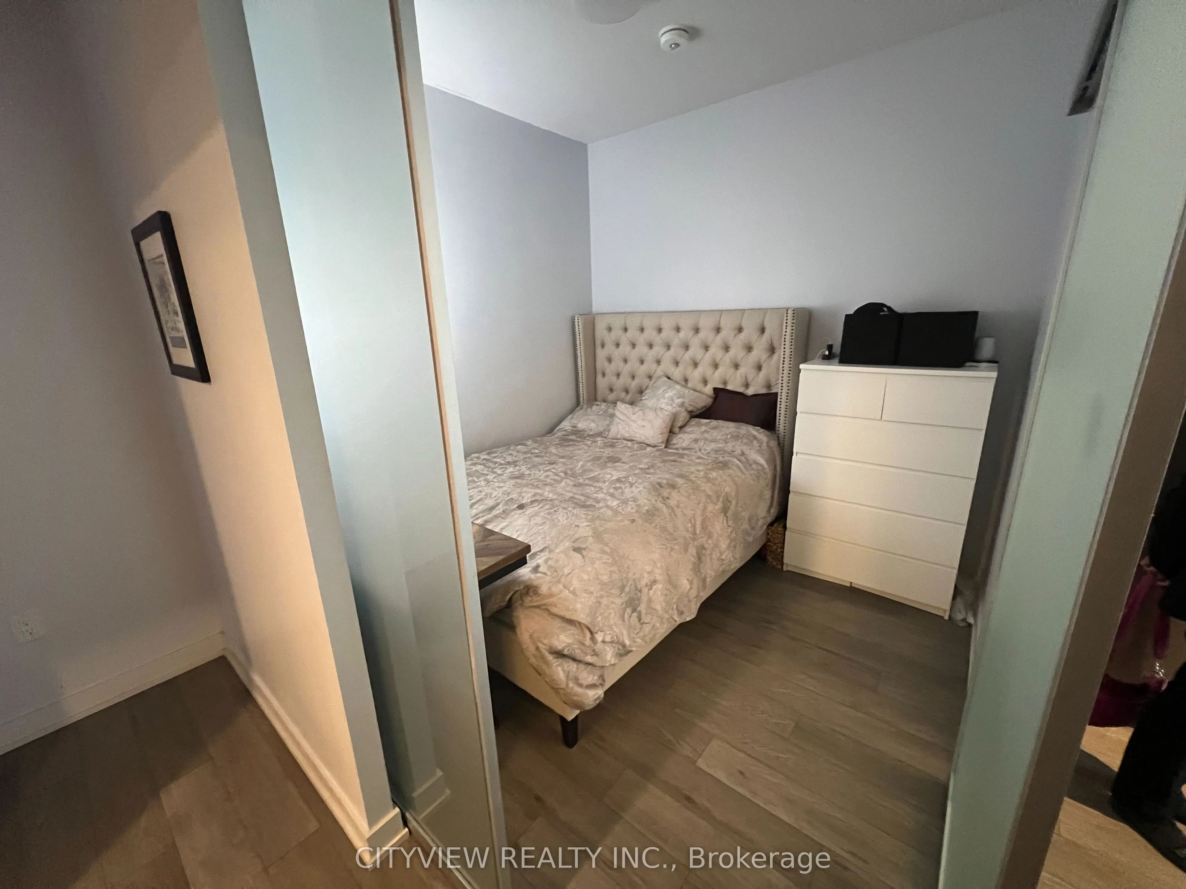 212 King william Street, #401