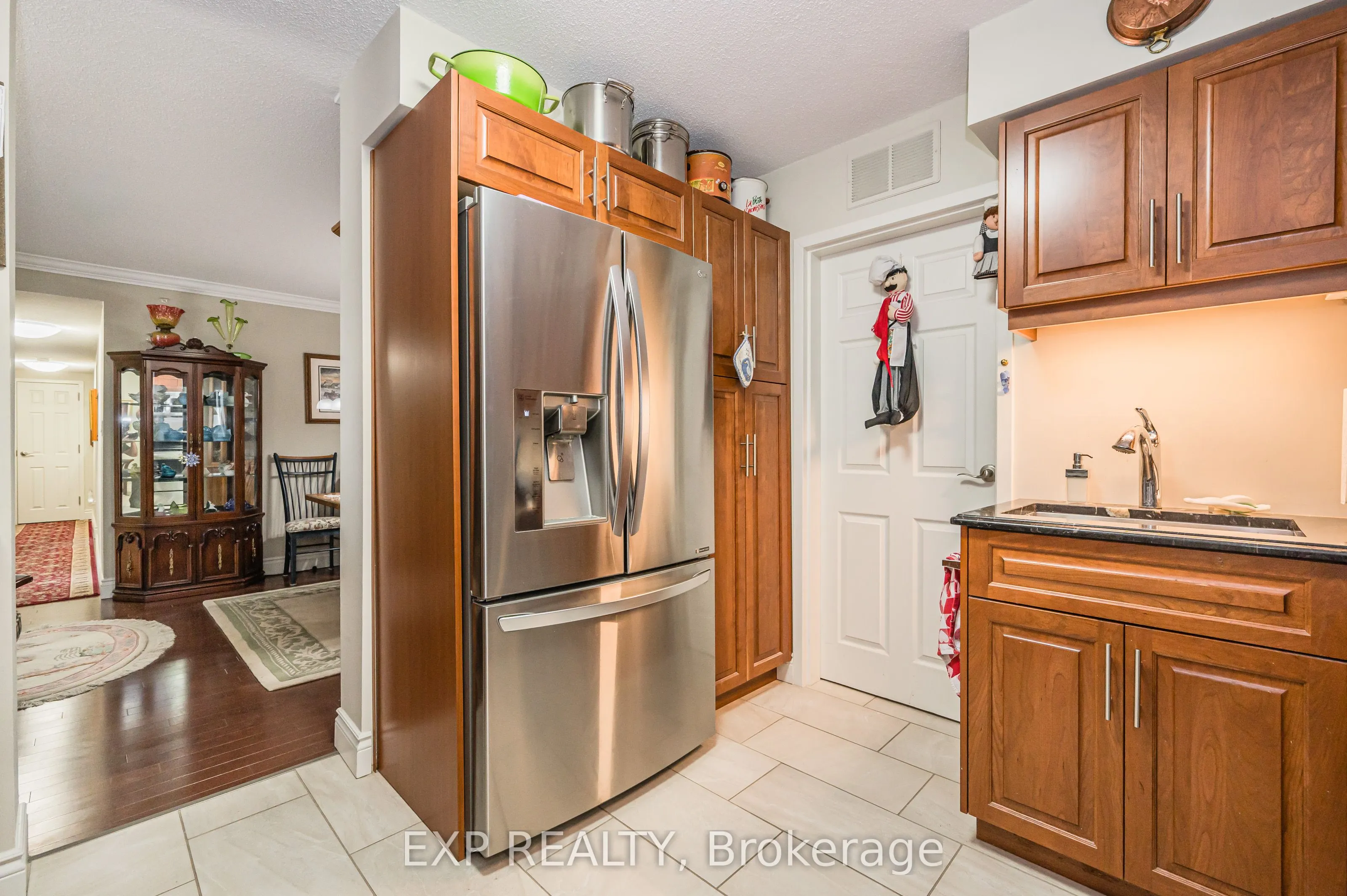 250 Glenridge Drive S, #1106