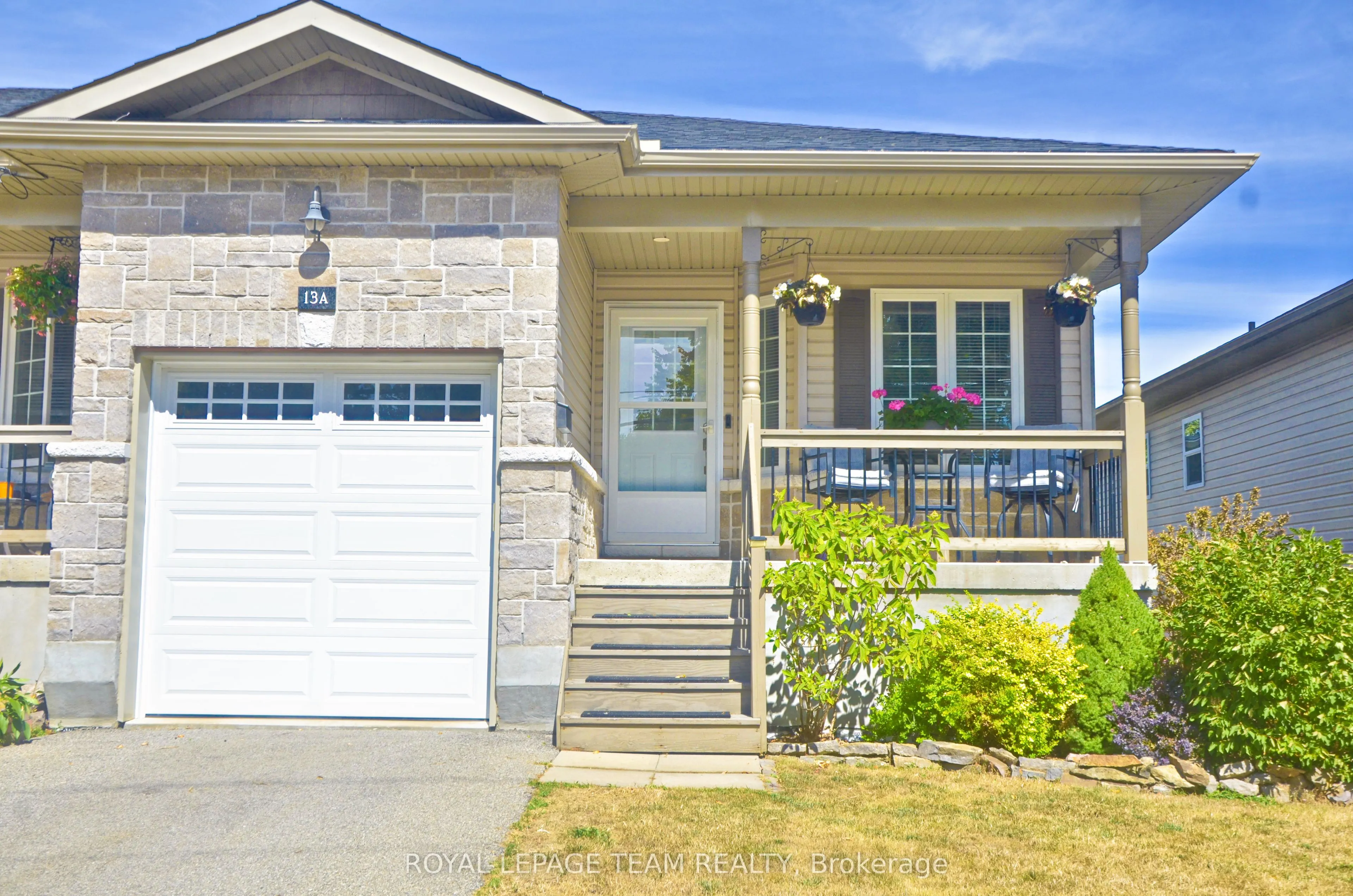 13A Centre Street N