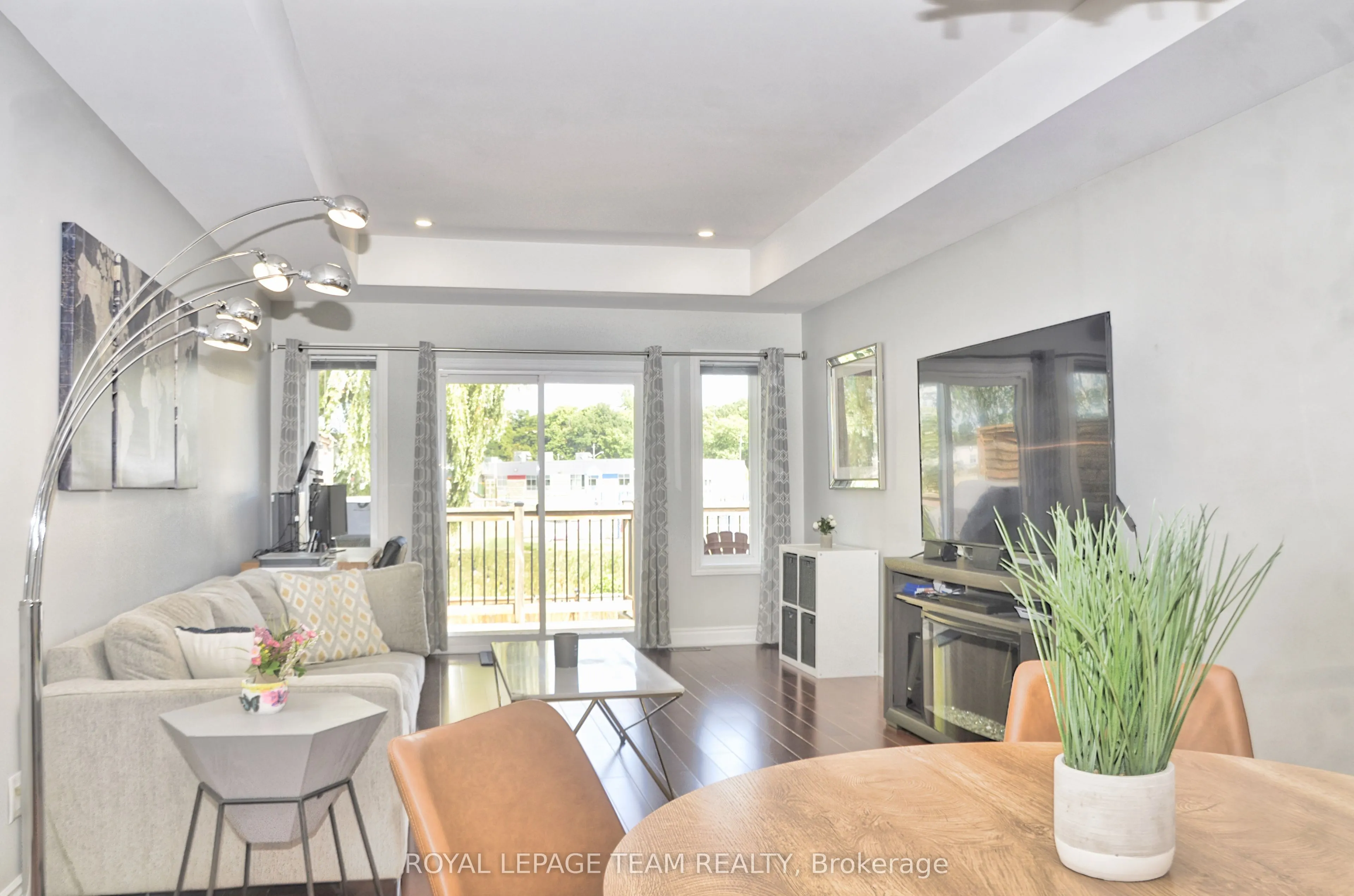 13A Centre Street N
