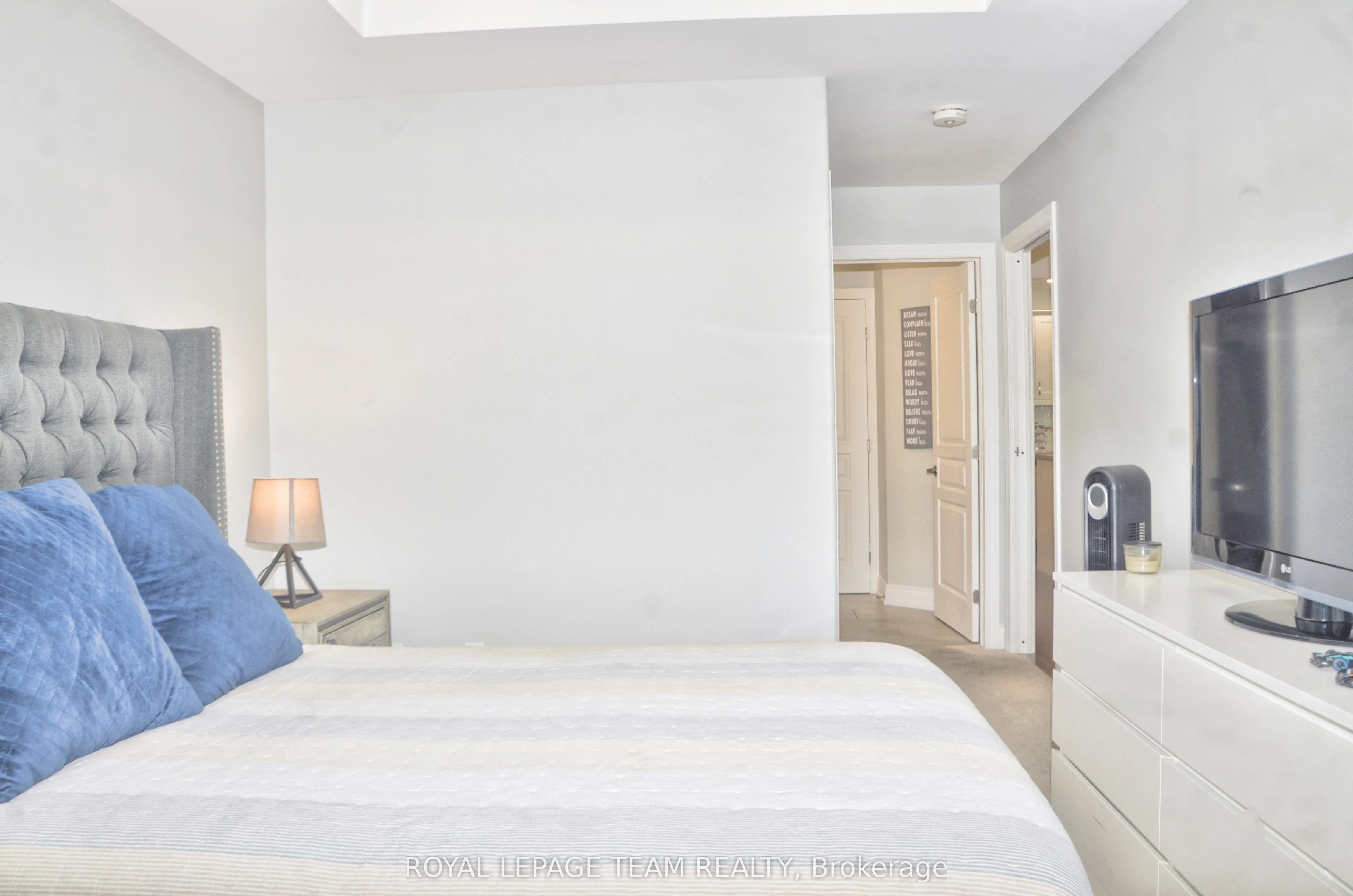13A Centre Street N
