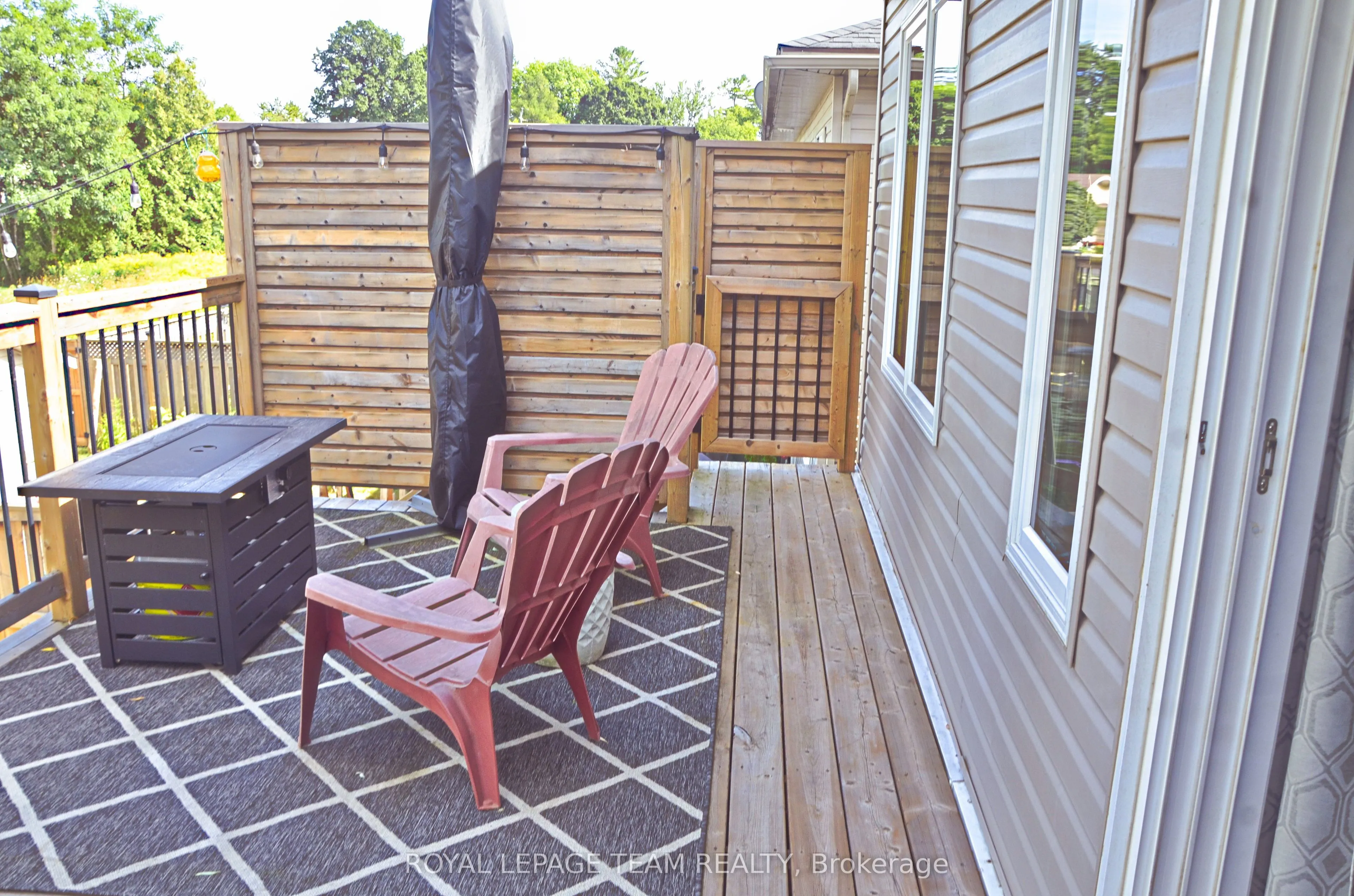 13A Centre Street N