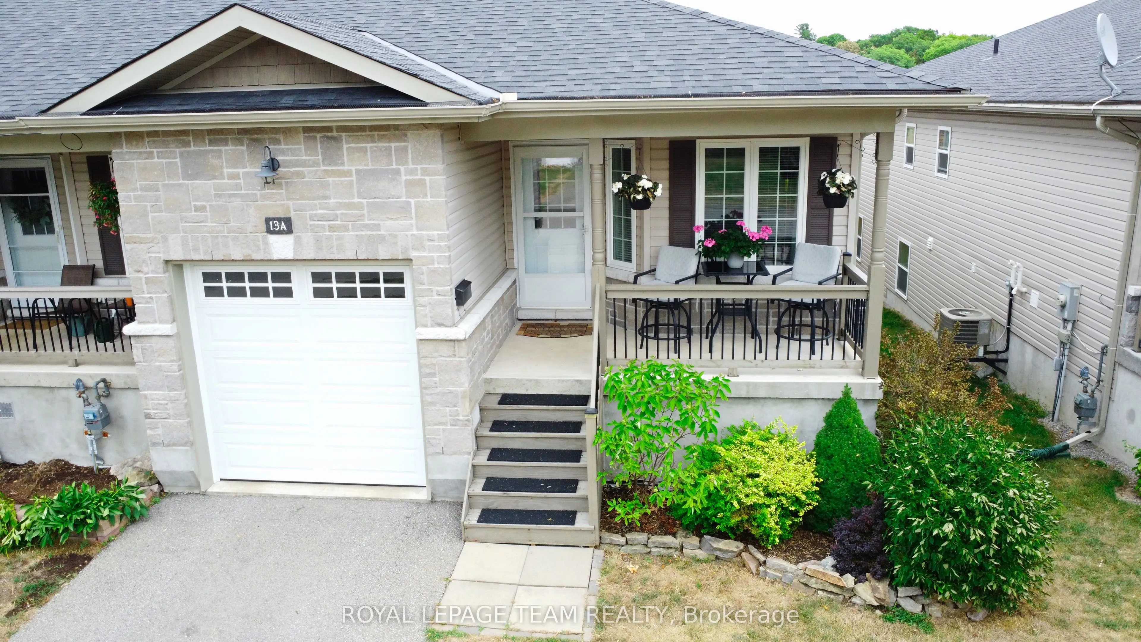 13A Centre Street N