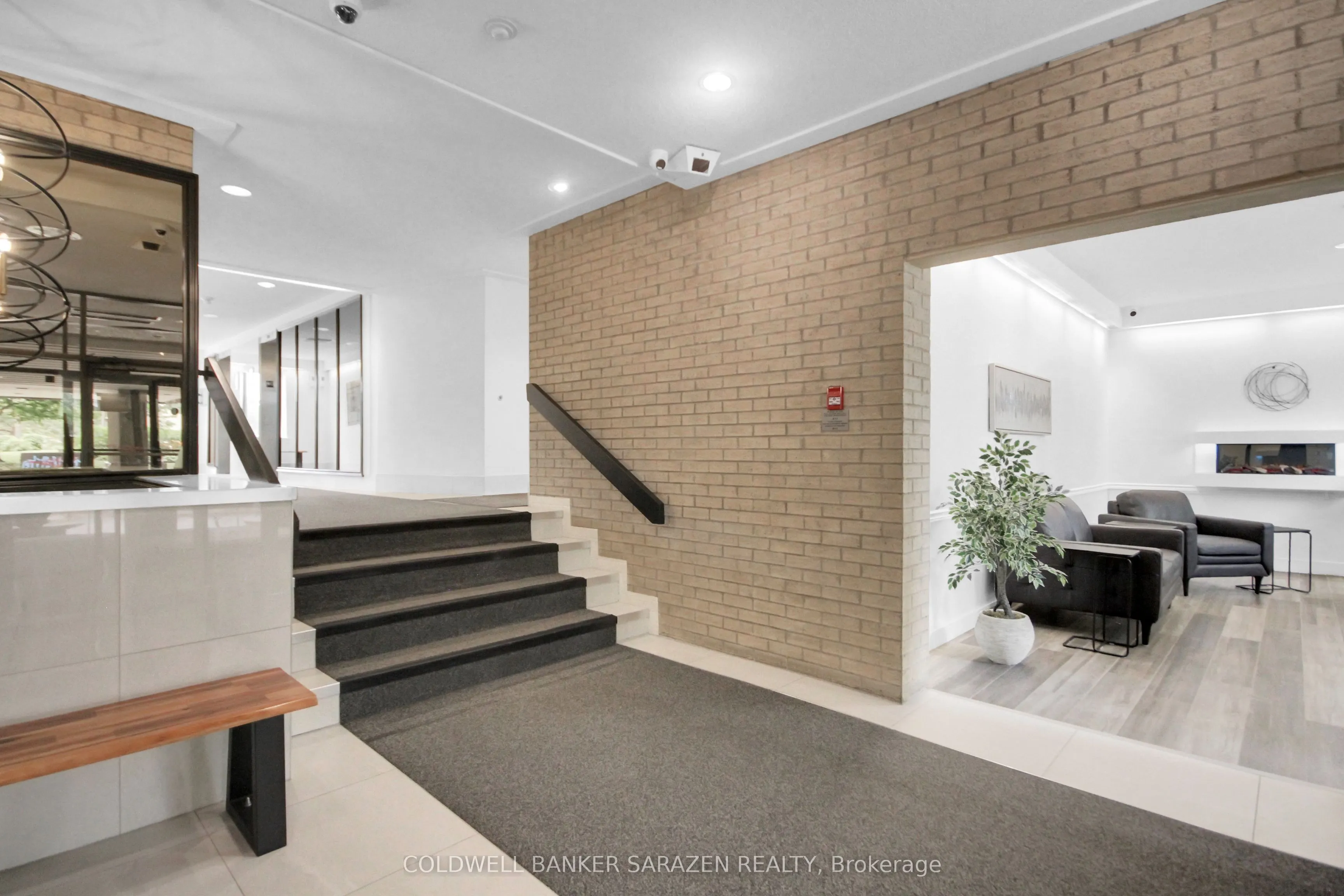 1100 Ambleside Drive, #612