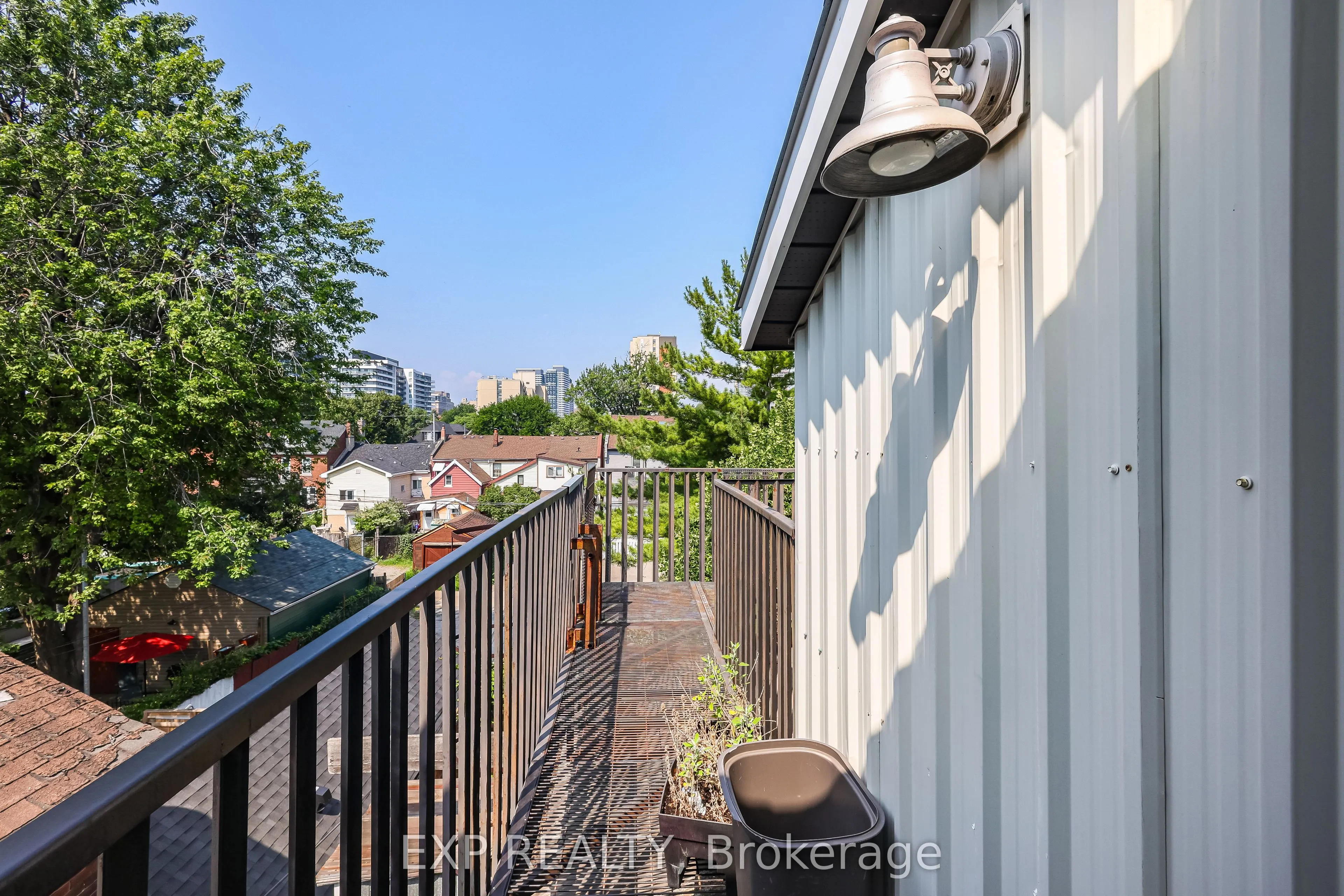 69 Victoria Avenue N