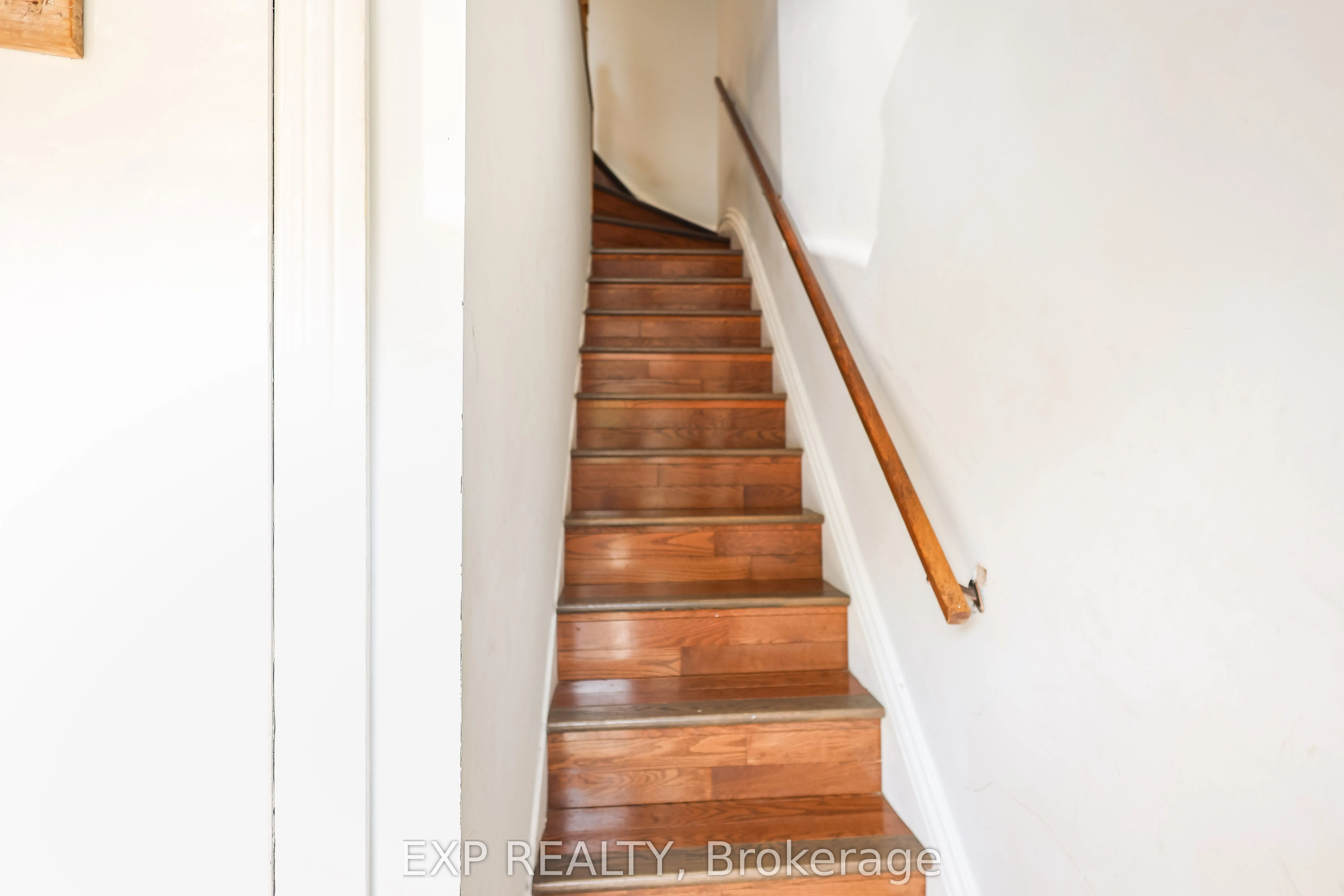 69 Victoria Avenue N