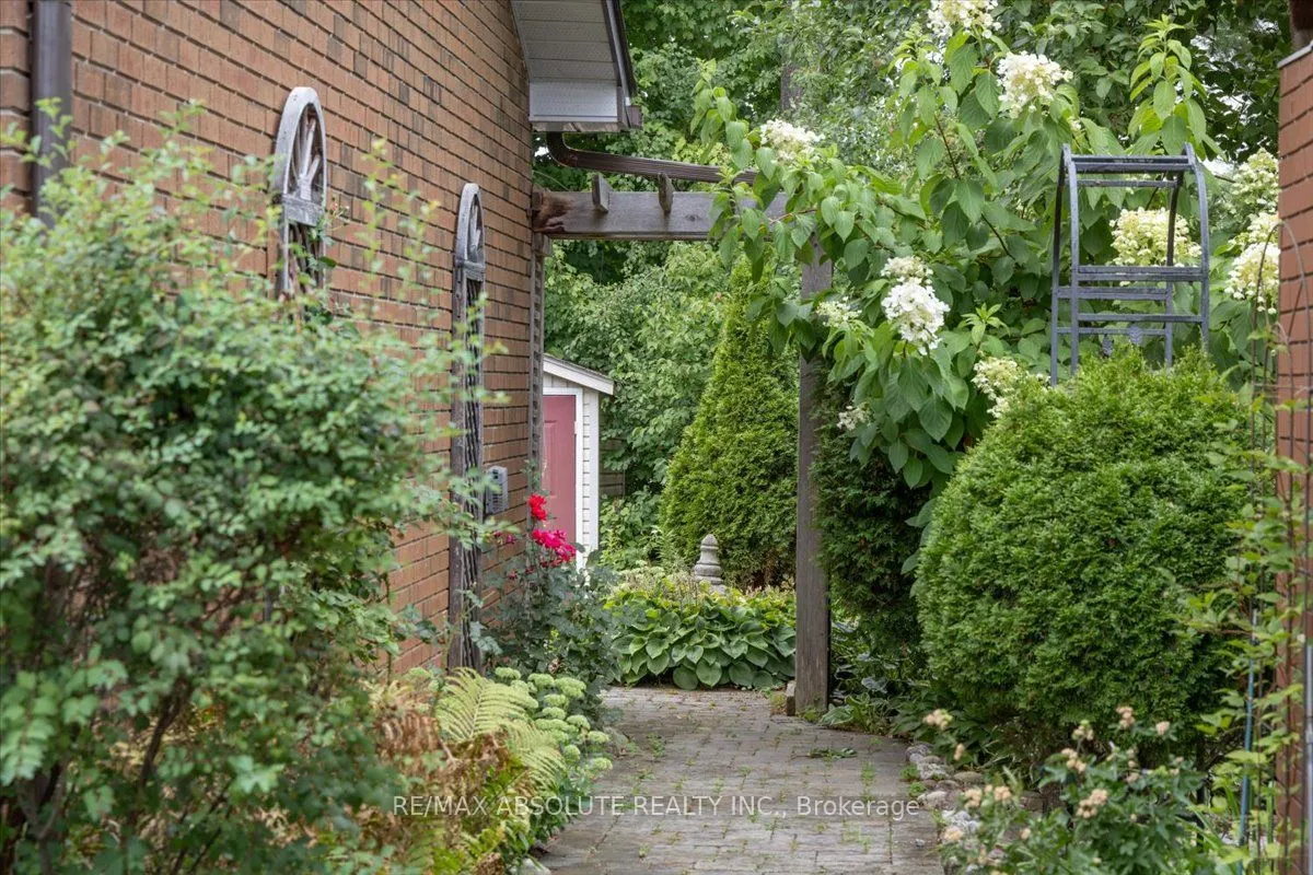 22 Banting Crescent