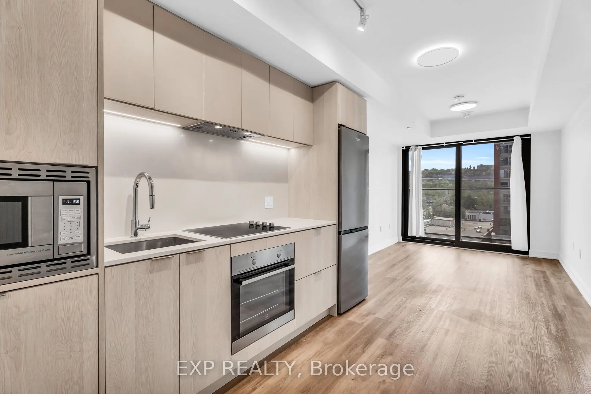 1 Jarvis Street, #828