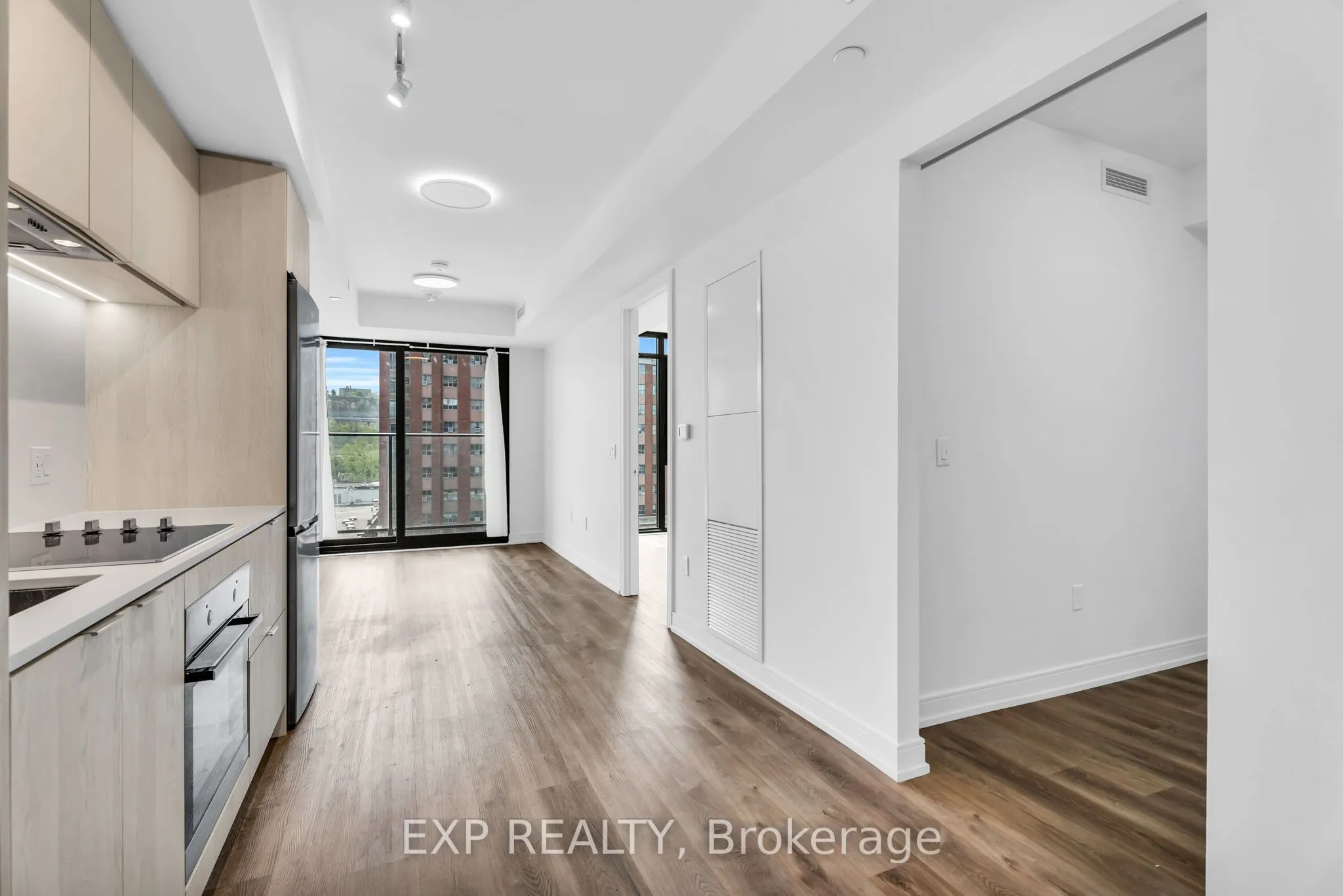 1 Jarvis Street, #828