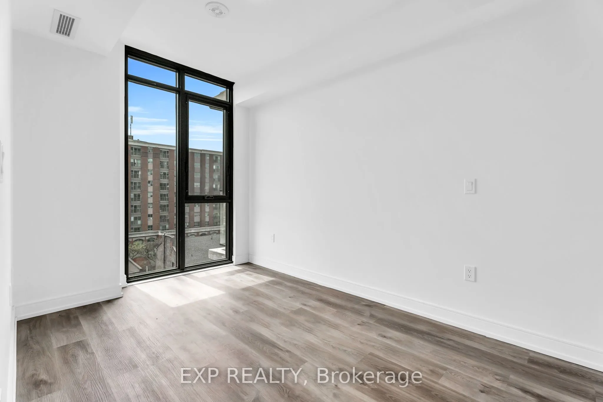 1 Jarvis Street, #828
