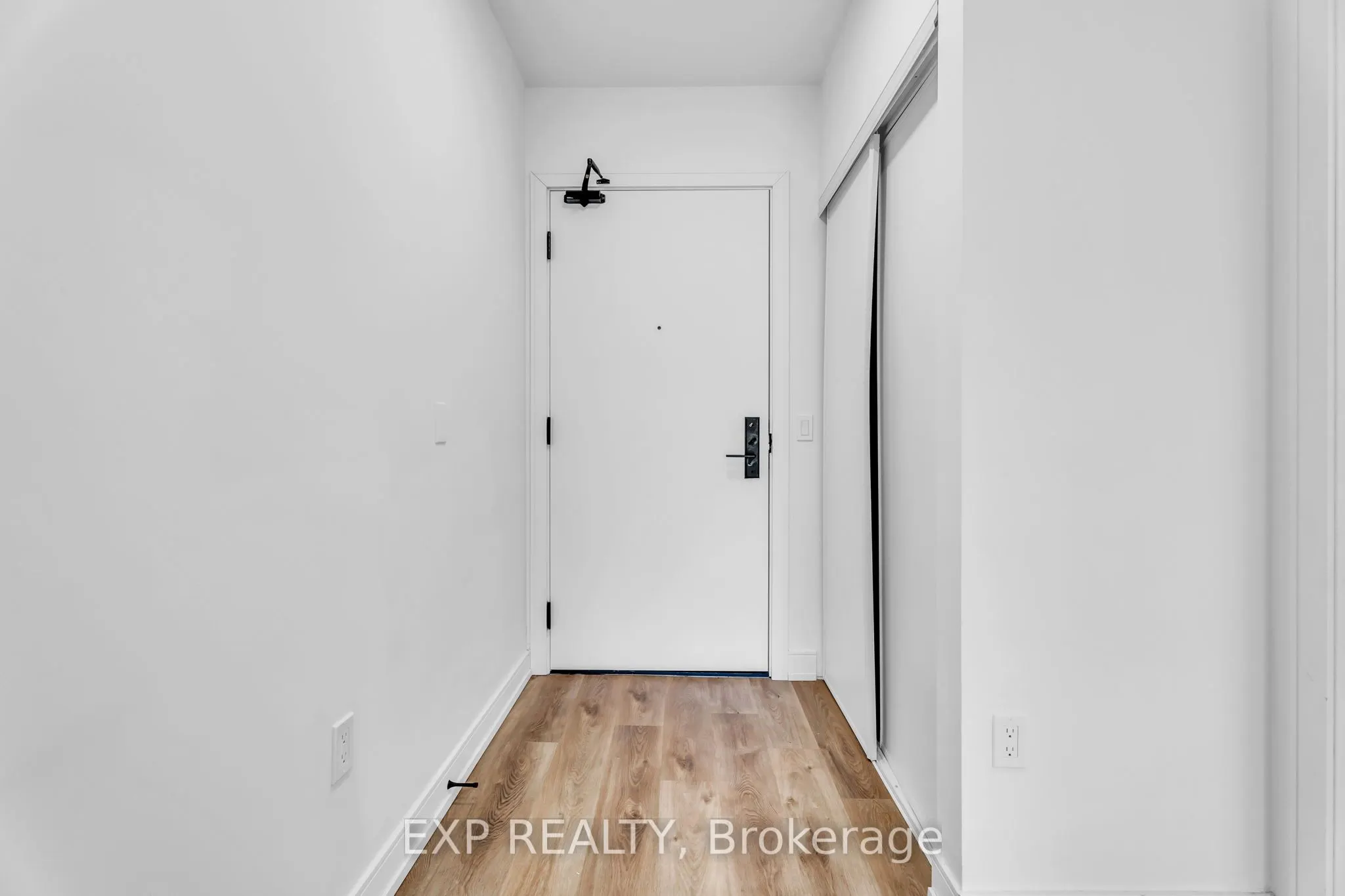 1 Jarvis Street, #828