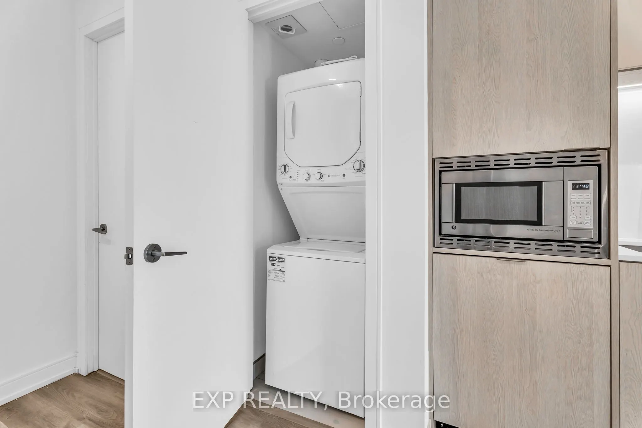 1 Jarvis Street, #828