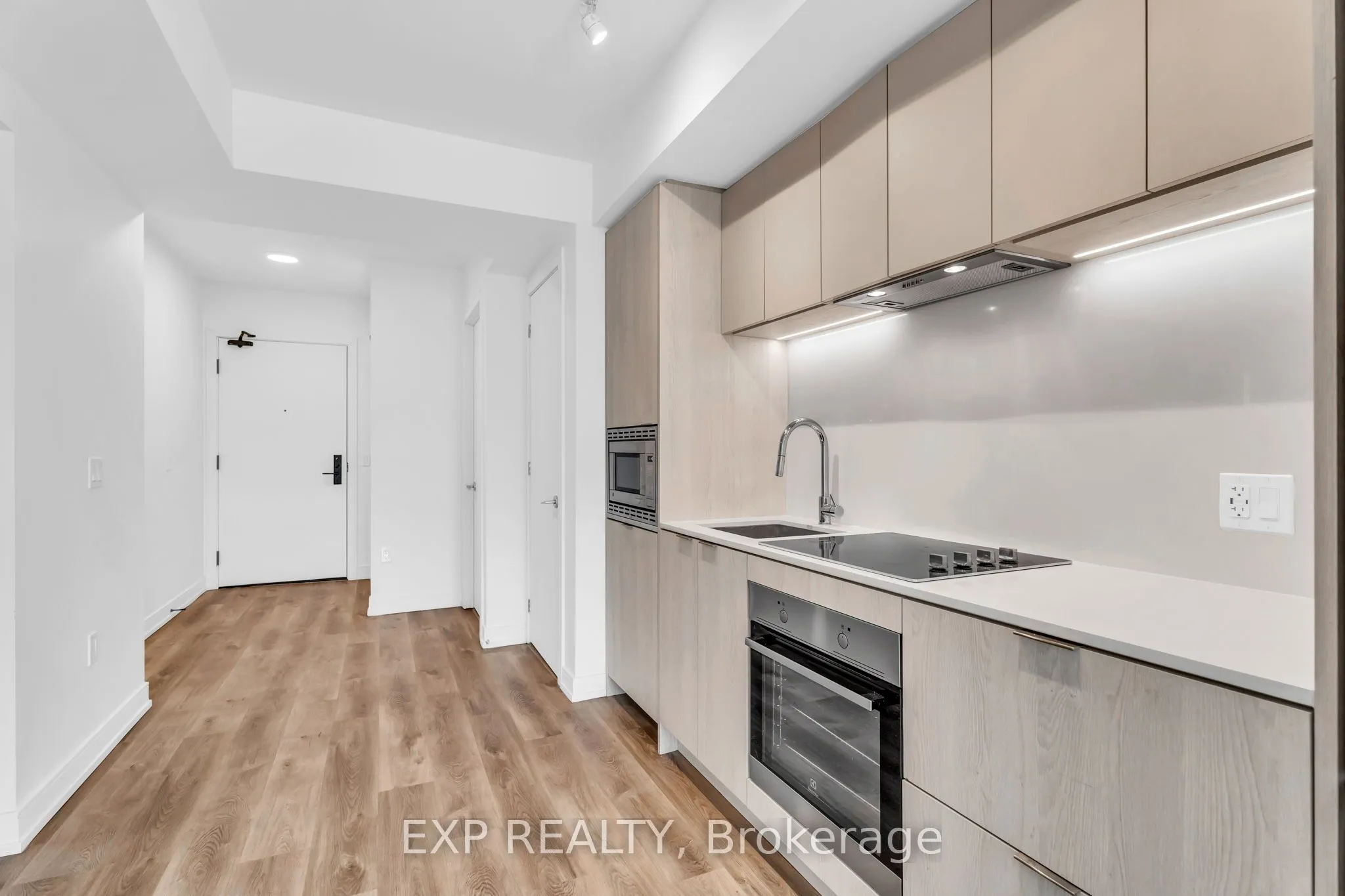 1 Jarvis Street, #828