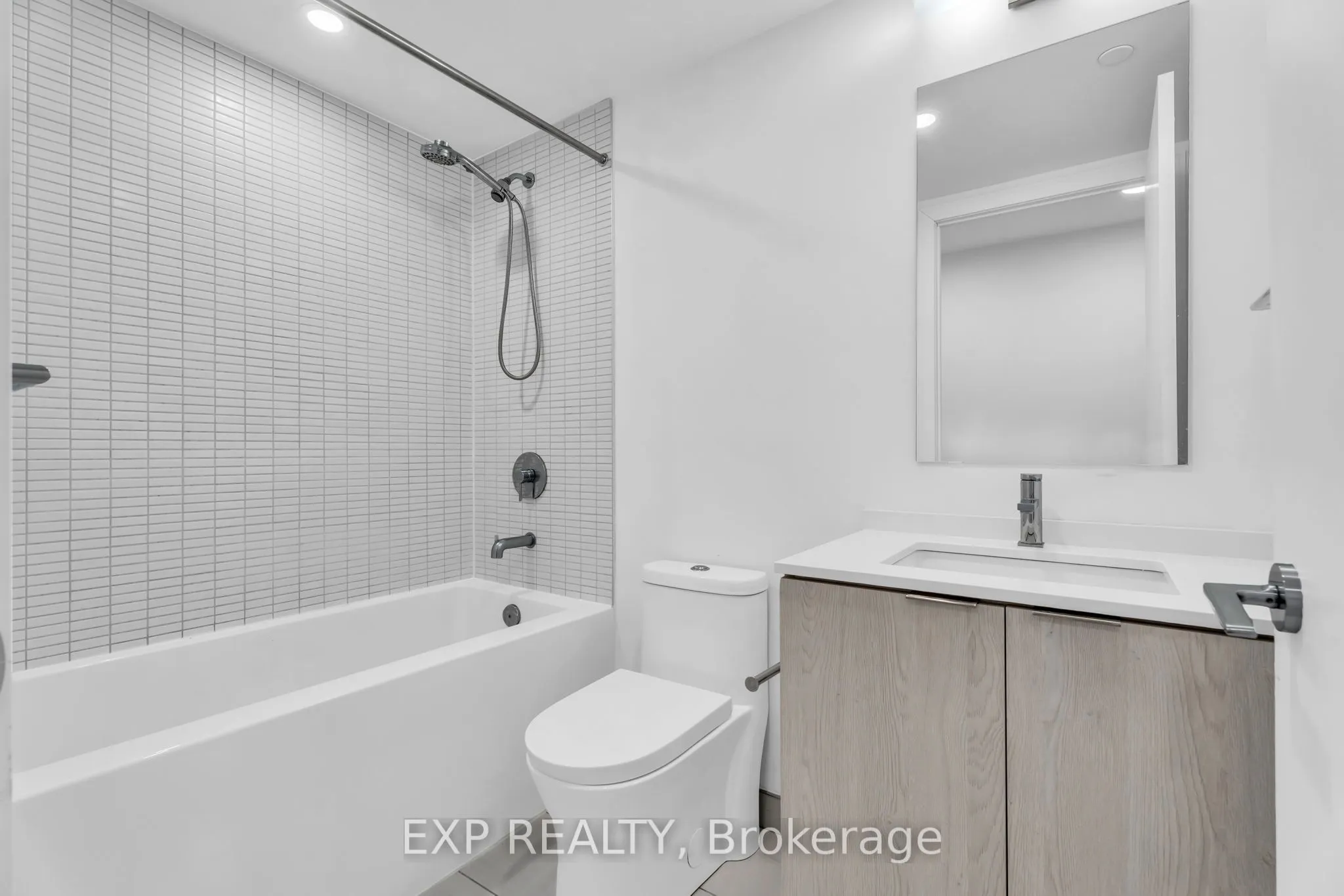 1 Jarvis Street, #828