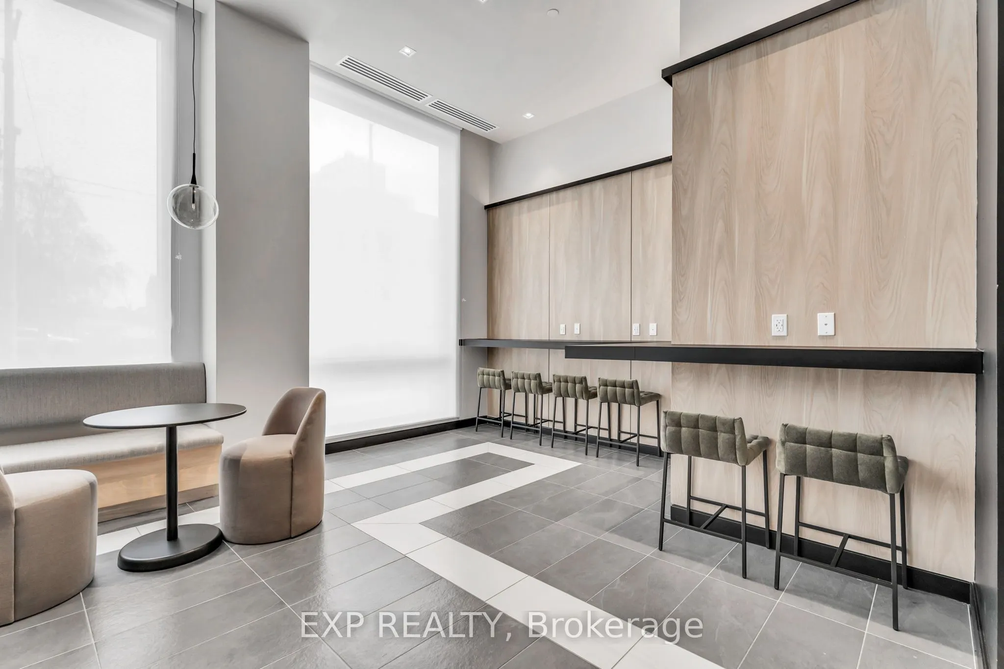 1 Jarvis Street, #828