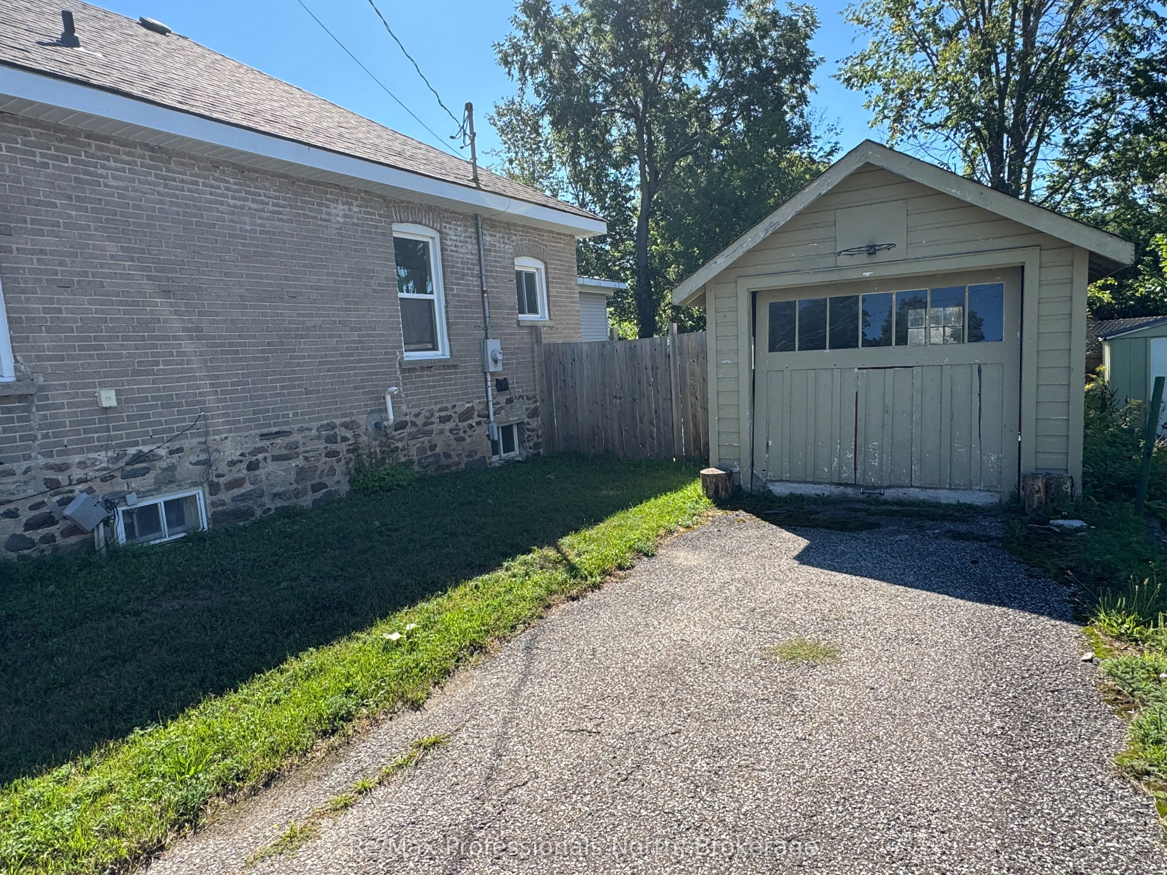 261 HOTCHKISS Street