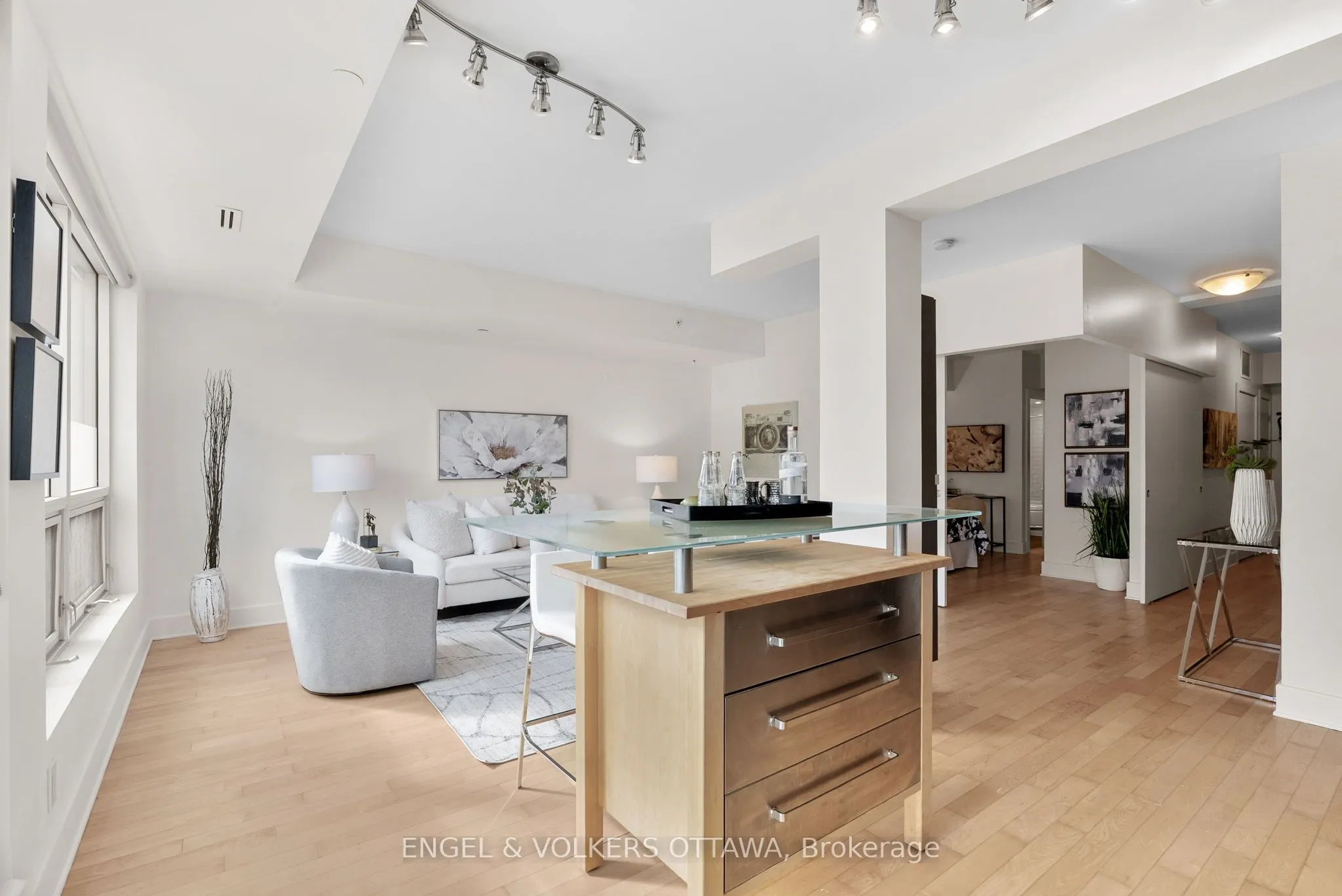 390 Booth Street, #106