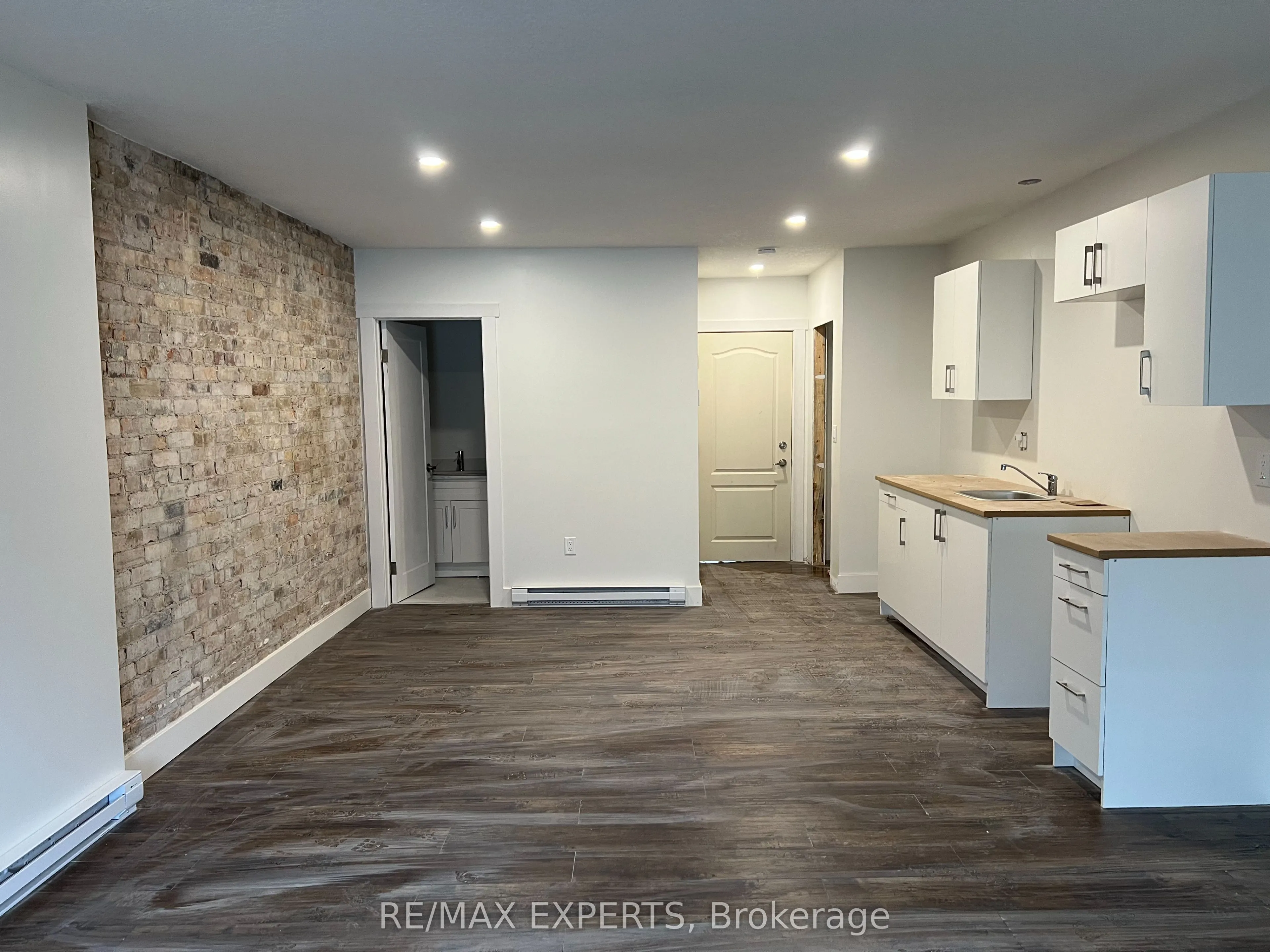 595-599 Dundas Street