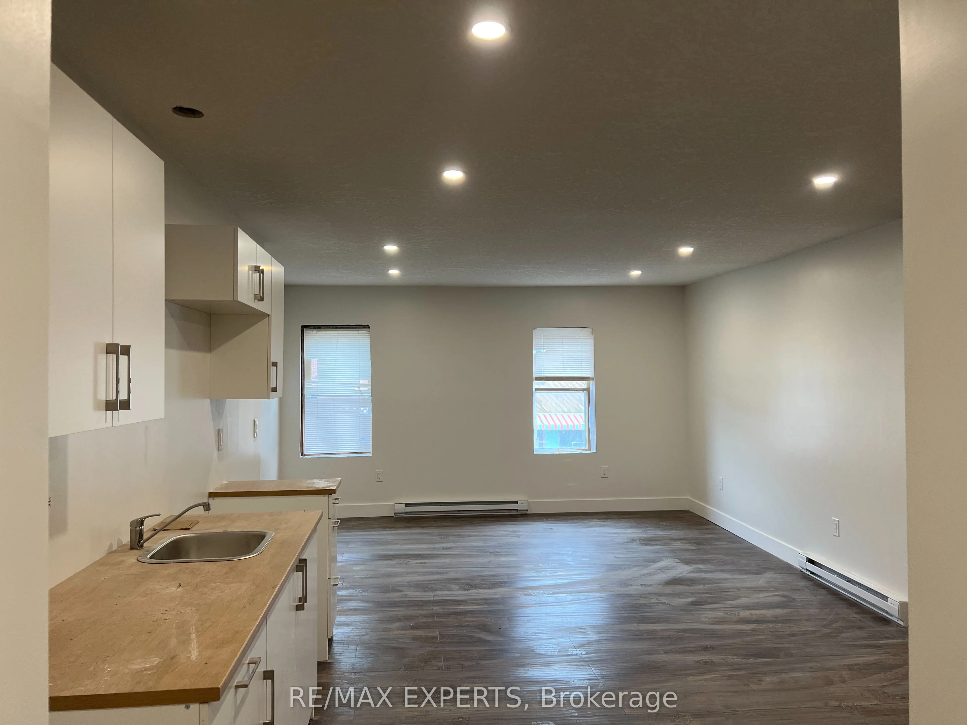 595-599 Dundas Street