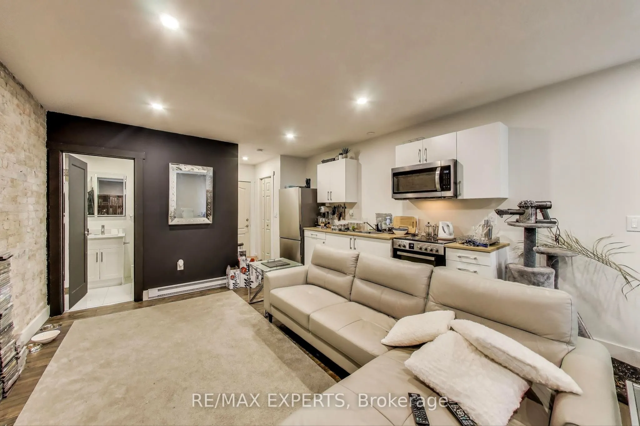 595-599 Dundas Street