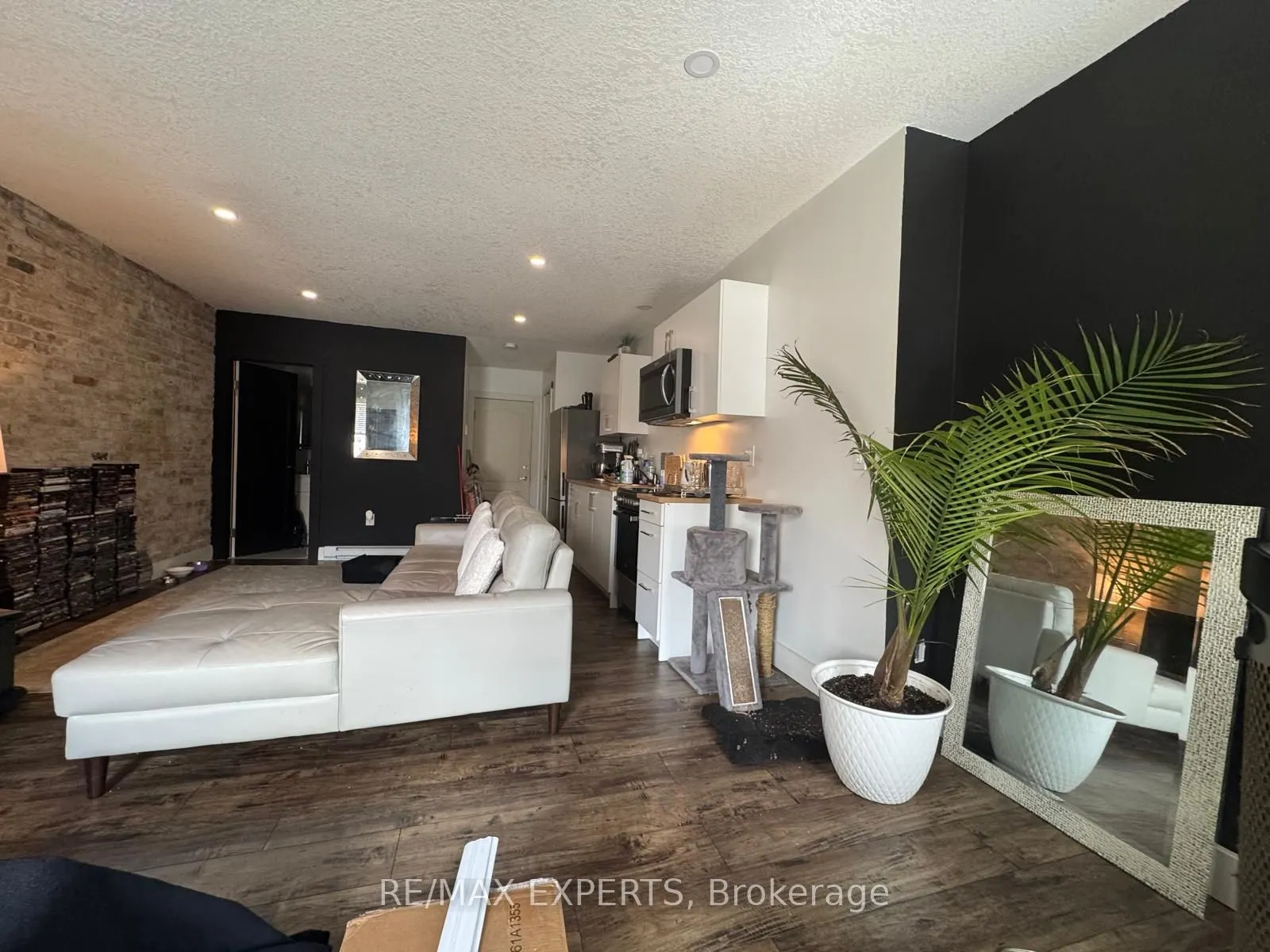 595-599 Dundas Street