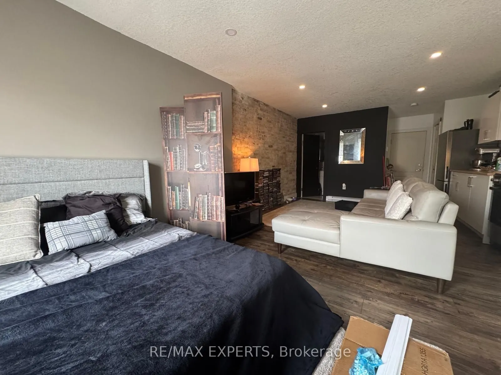 595-599 Dundas Street