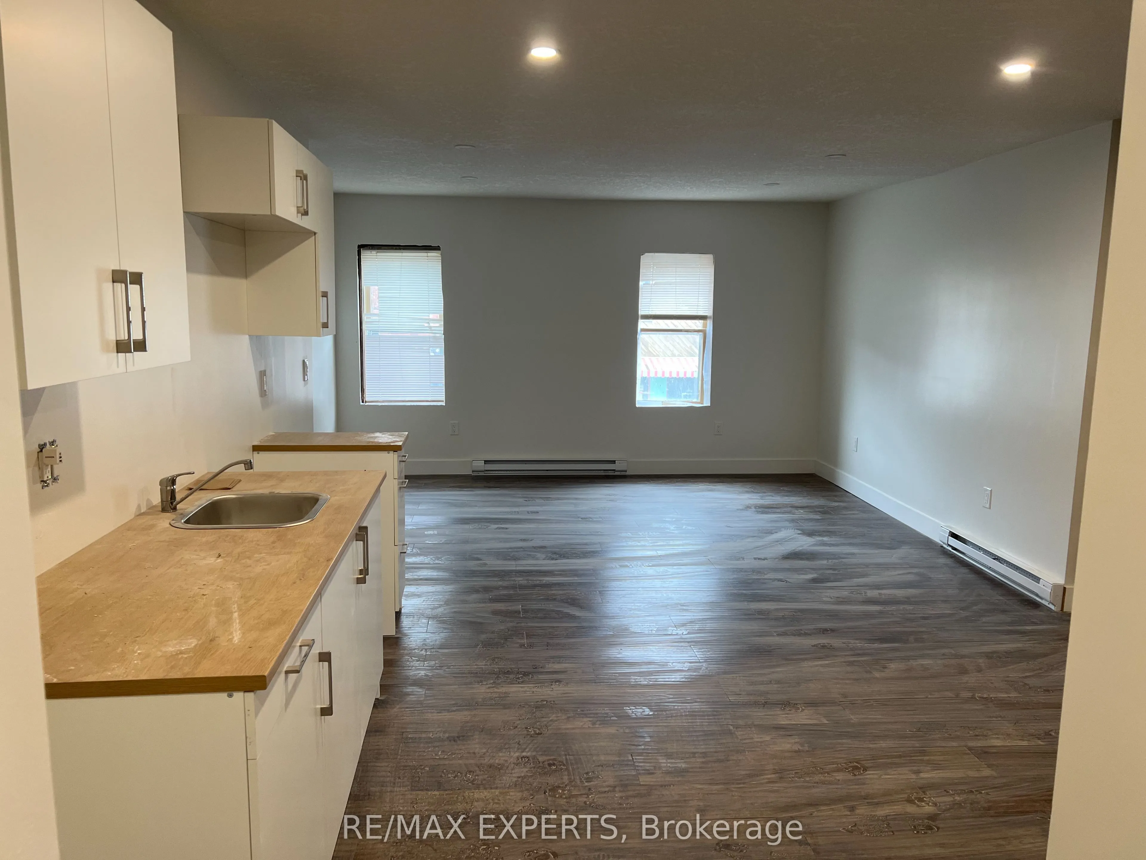 595-599 Dundas Street