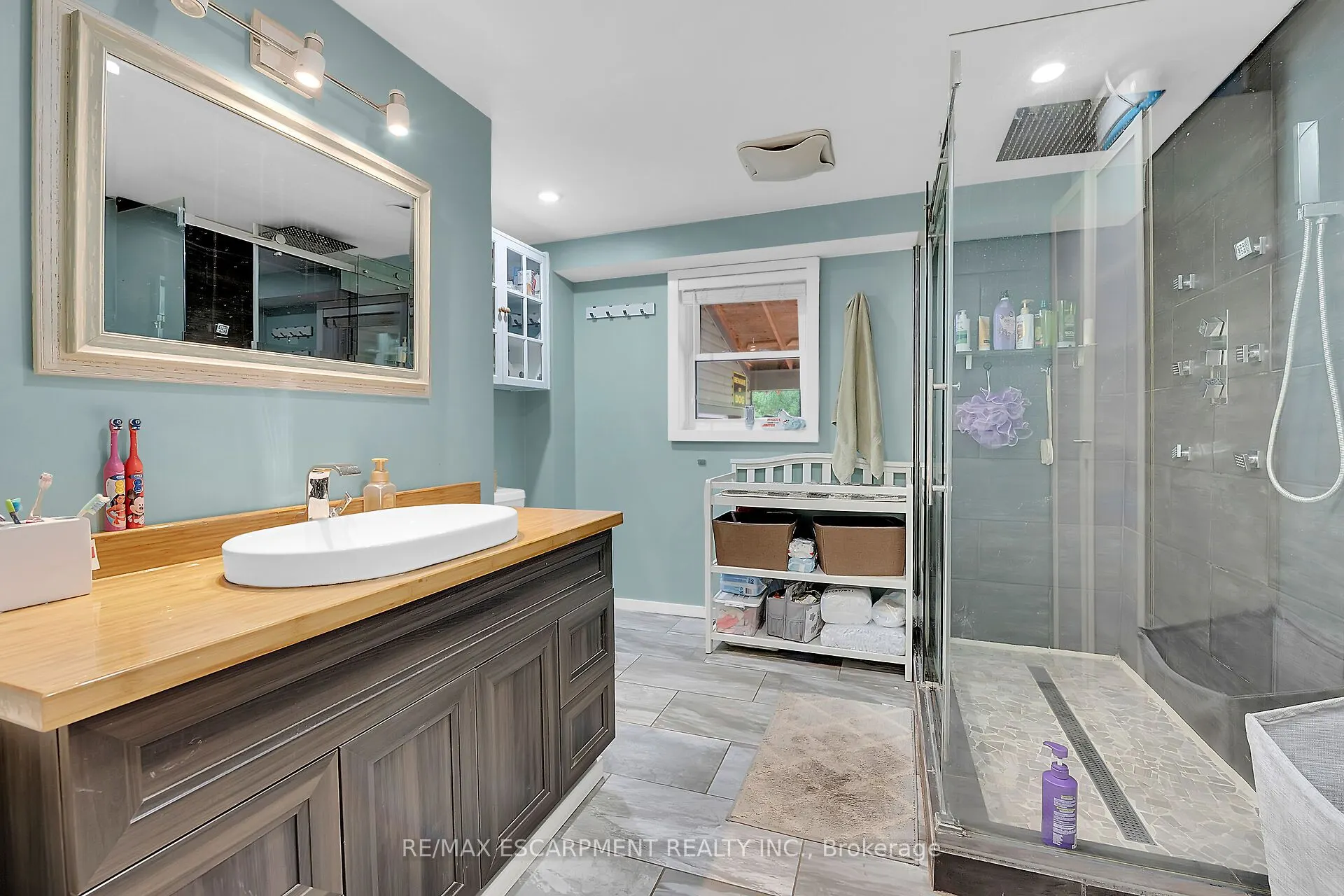 1435 MERRITTVILLE Highway