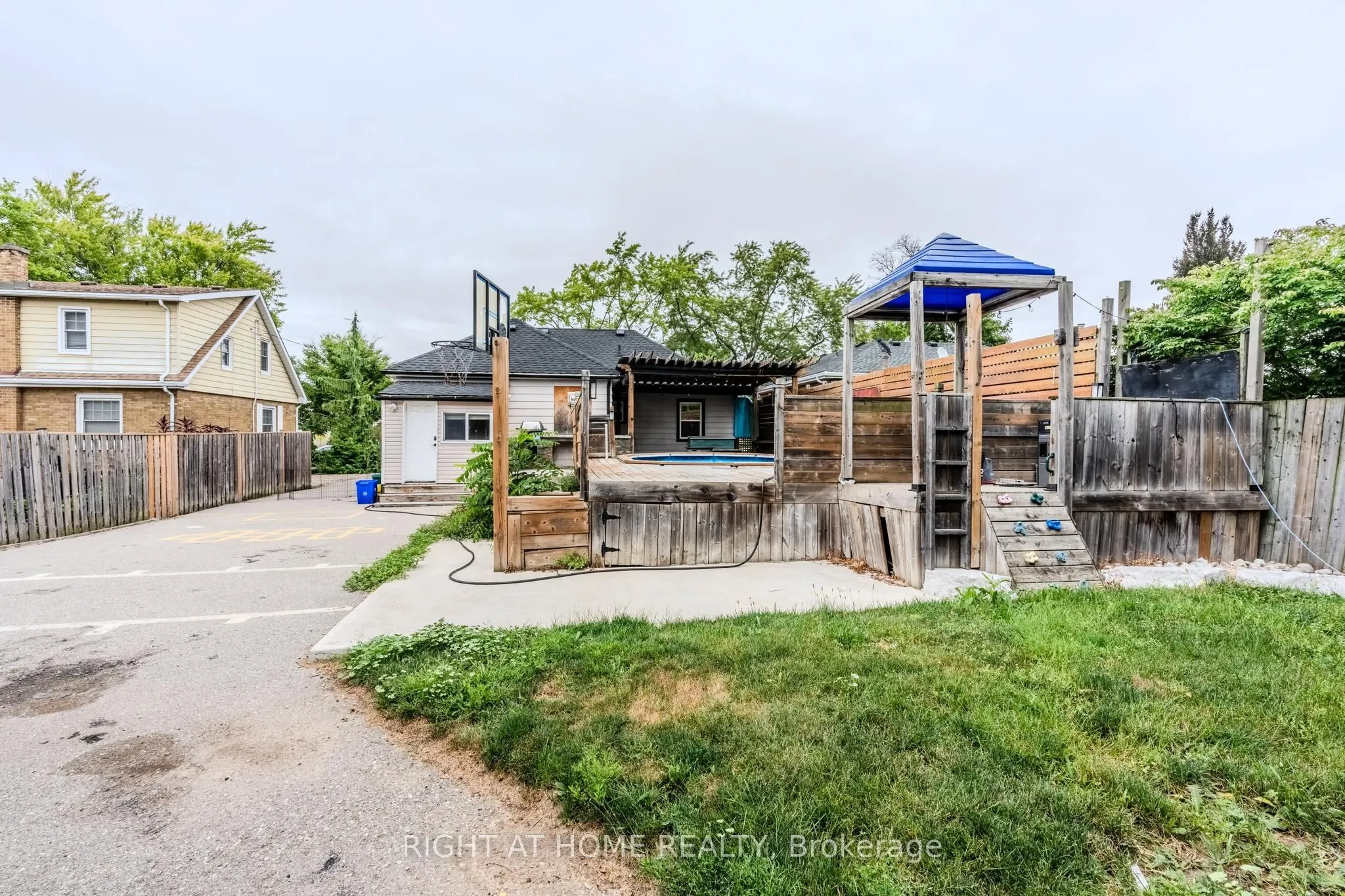 6 Sussex Avenue