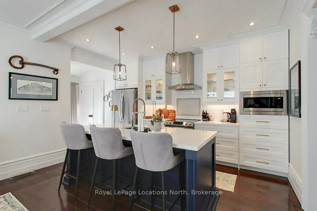107 Trowbridge Street W