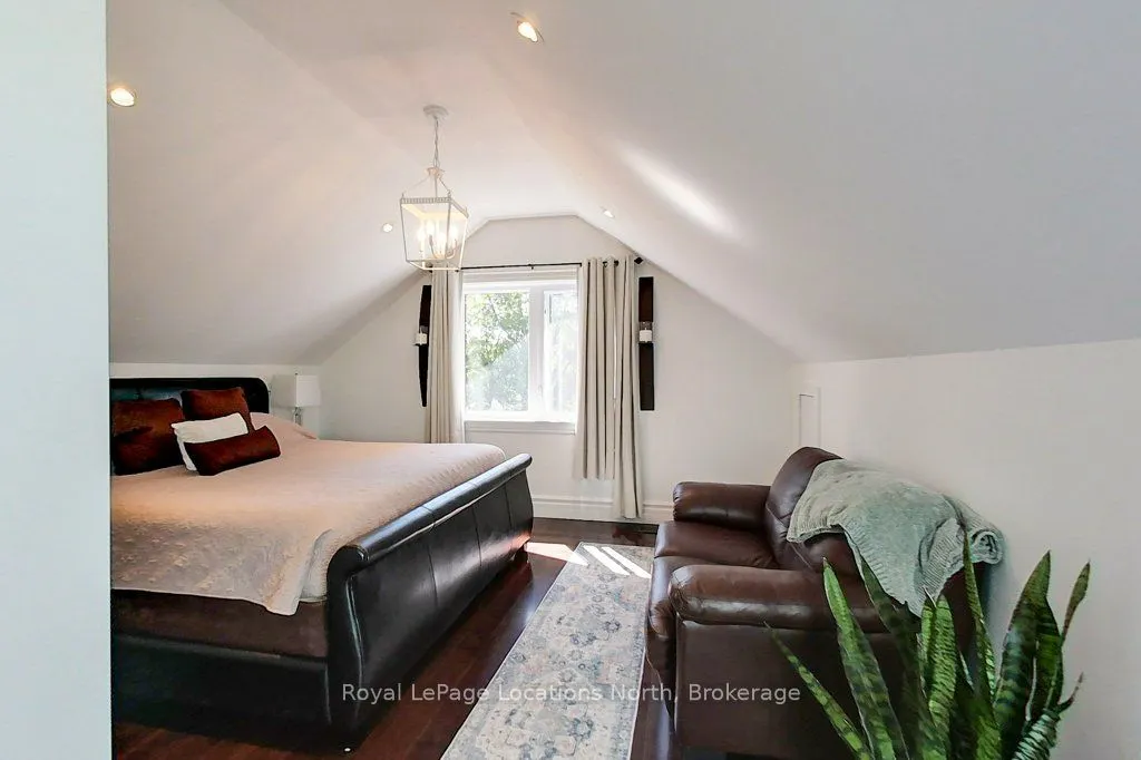 107 Trowbridge Street W