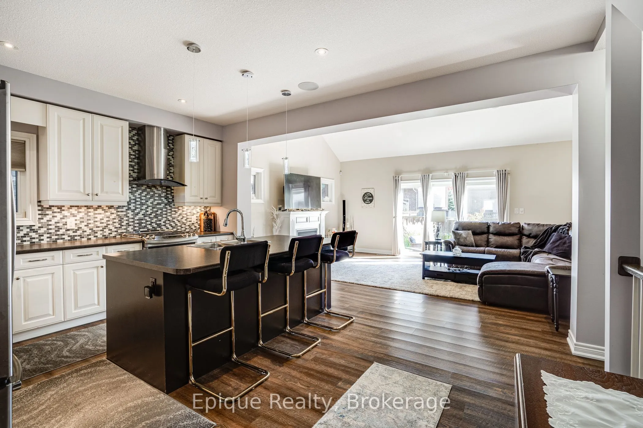 68 Roselawn Crescent