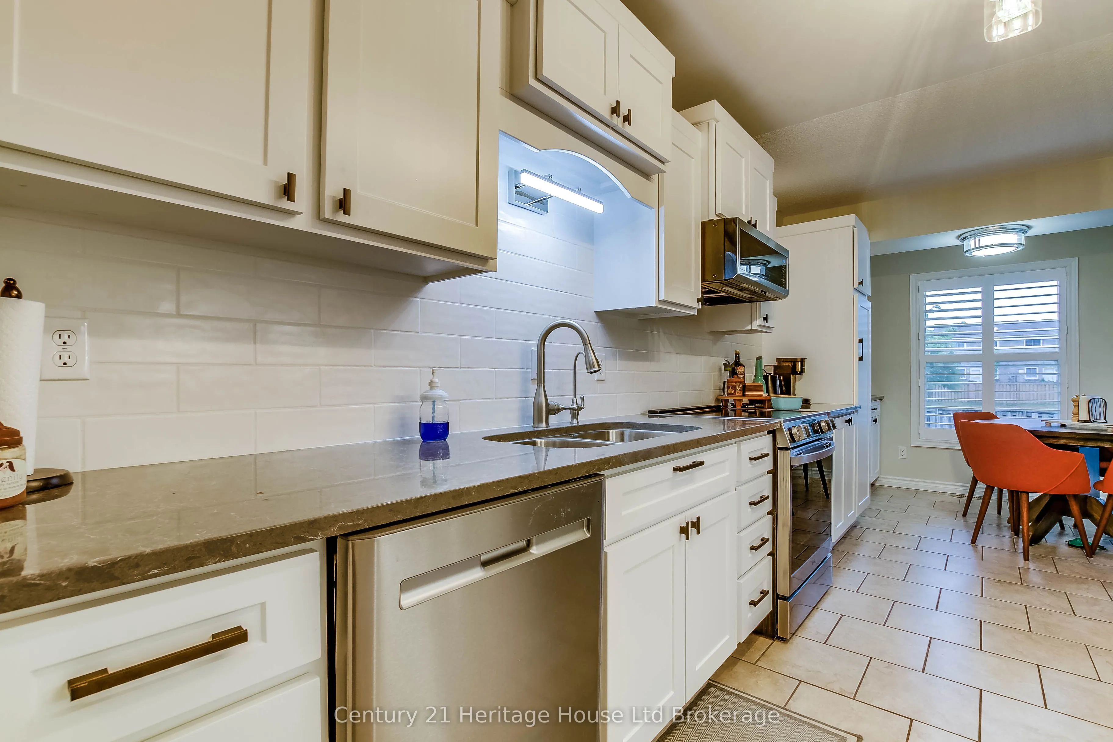 395 Springbank Avenue N, #6