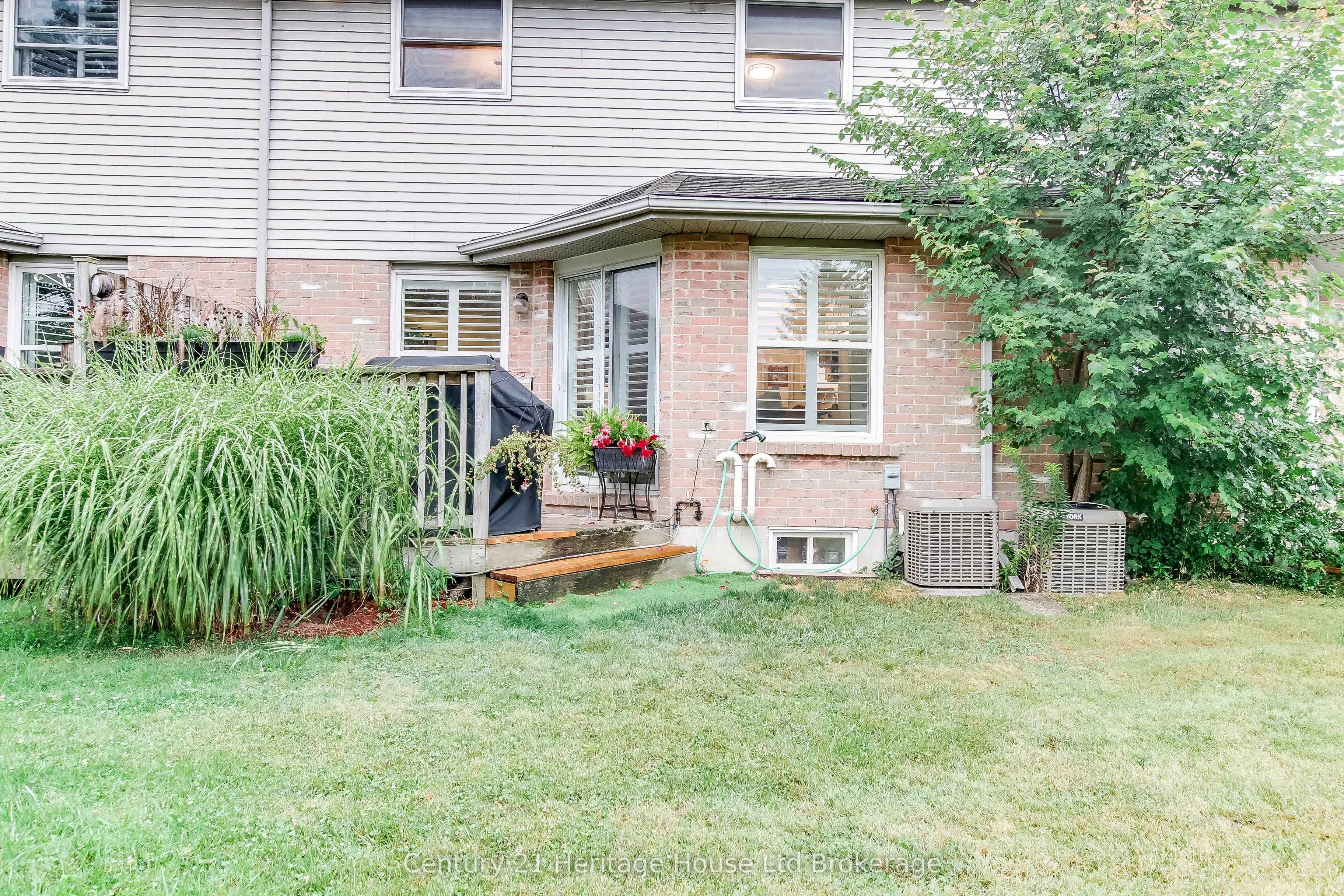 395 Springbank Avenue N, #6