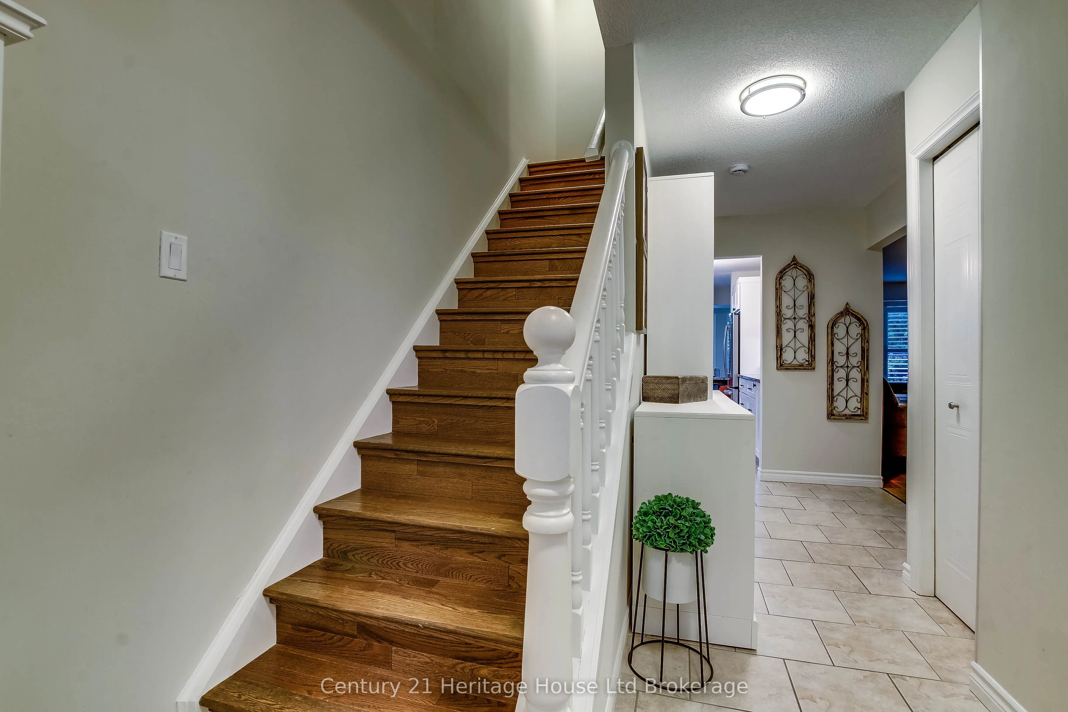 395 Springbank Avenue N, #6