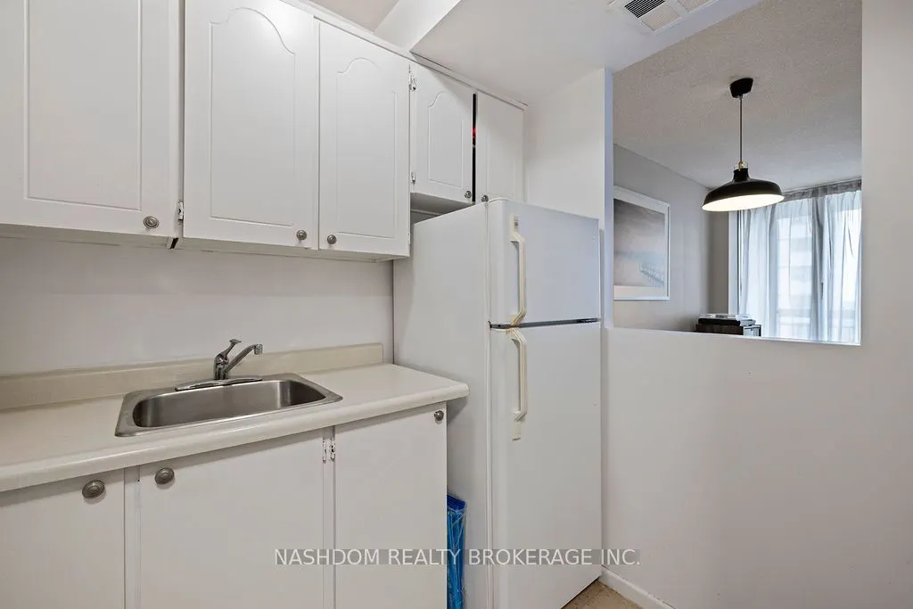 150 Charlton Avenue E, #1603