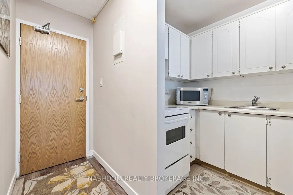 150 Charlton Avenue E, #1603